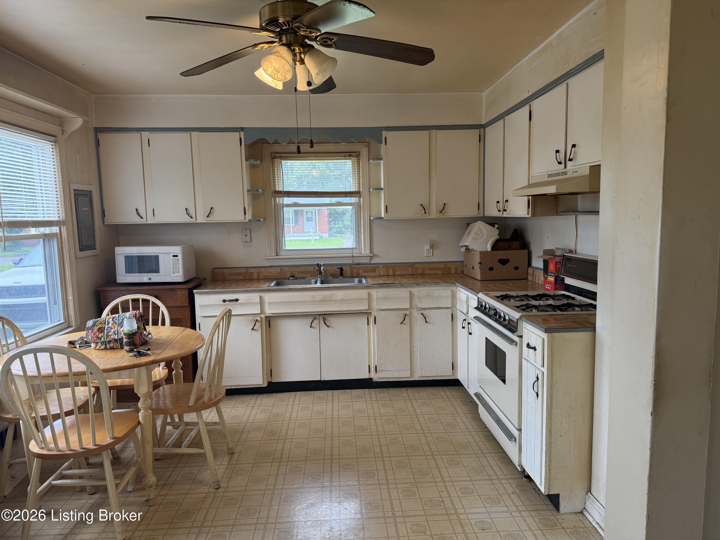 13106 Meadowlawn Dr Property Photo 4