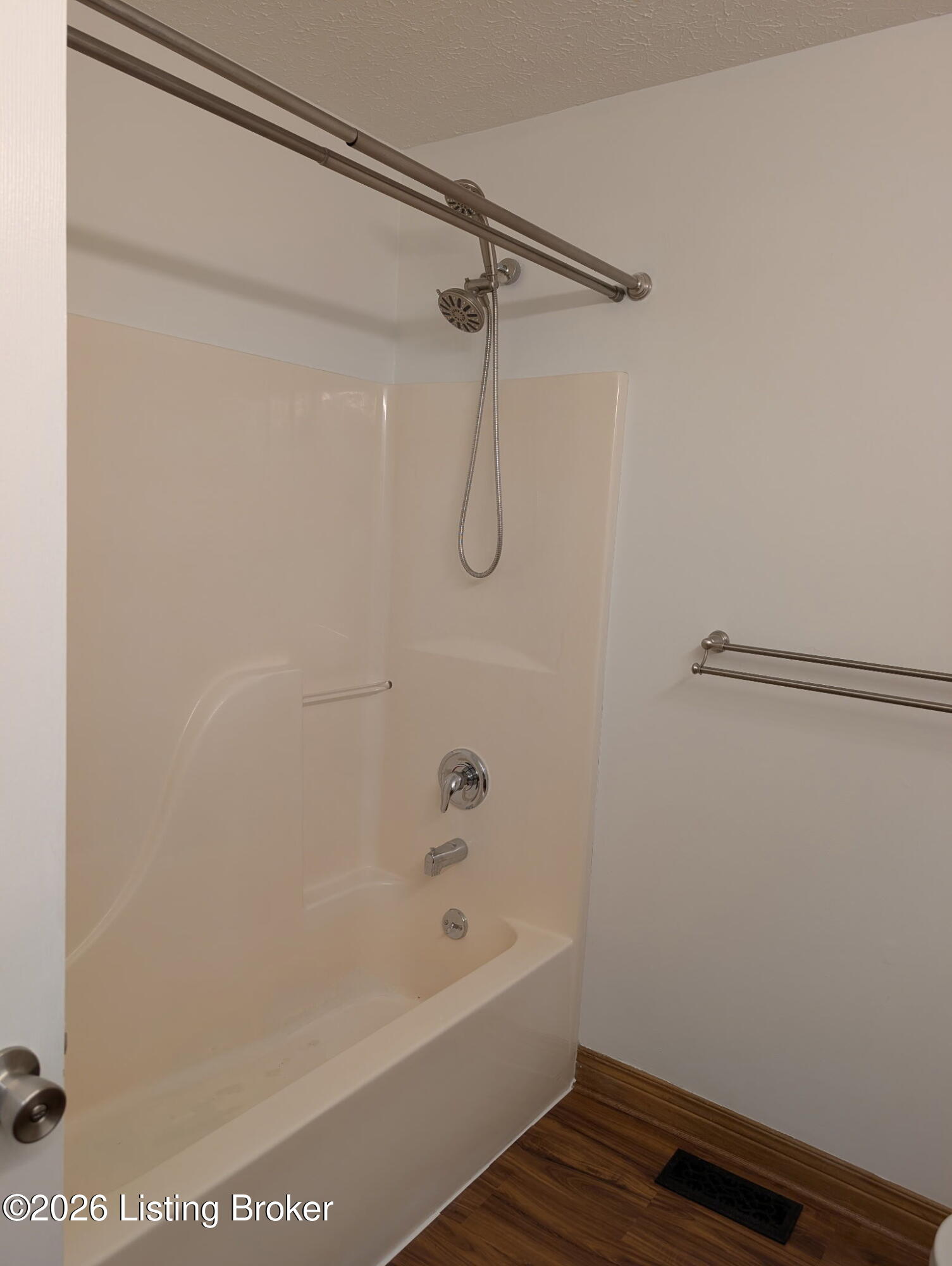 1004 Creek Pointe Dr Property Photo 13