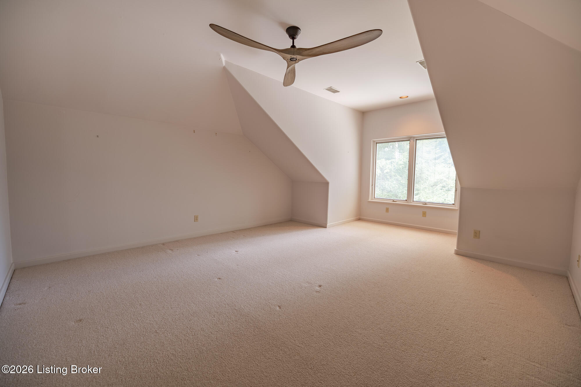 300 1/2 Penruth Ave Property Photo 28