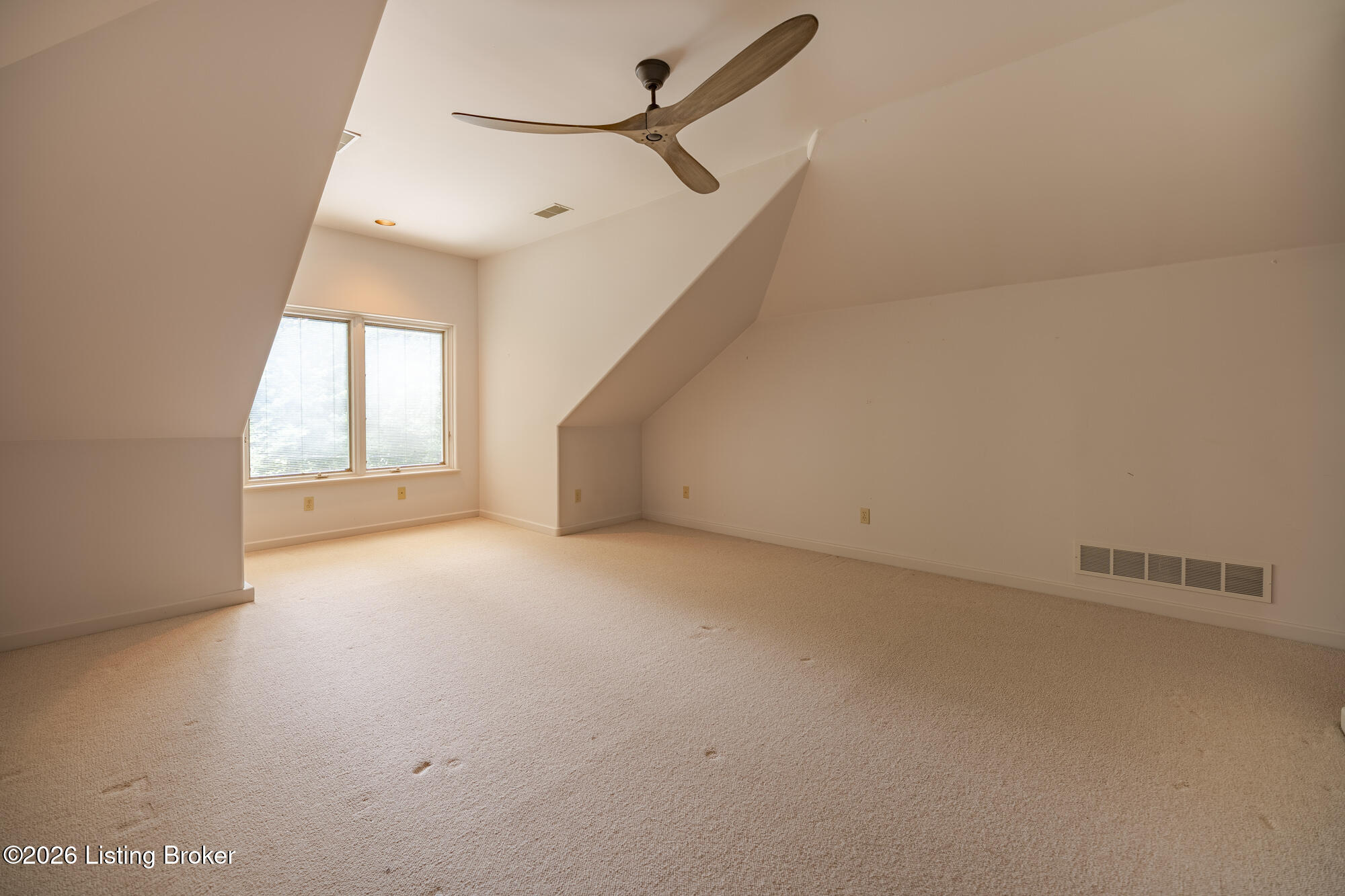 300 1/2 Penruth Ave Property Photo 34