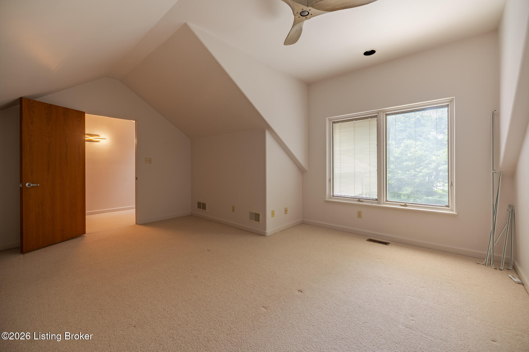 300 1/2 Penruth Ave Property Photo 35
