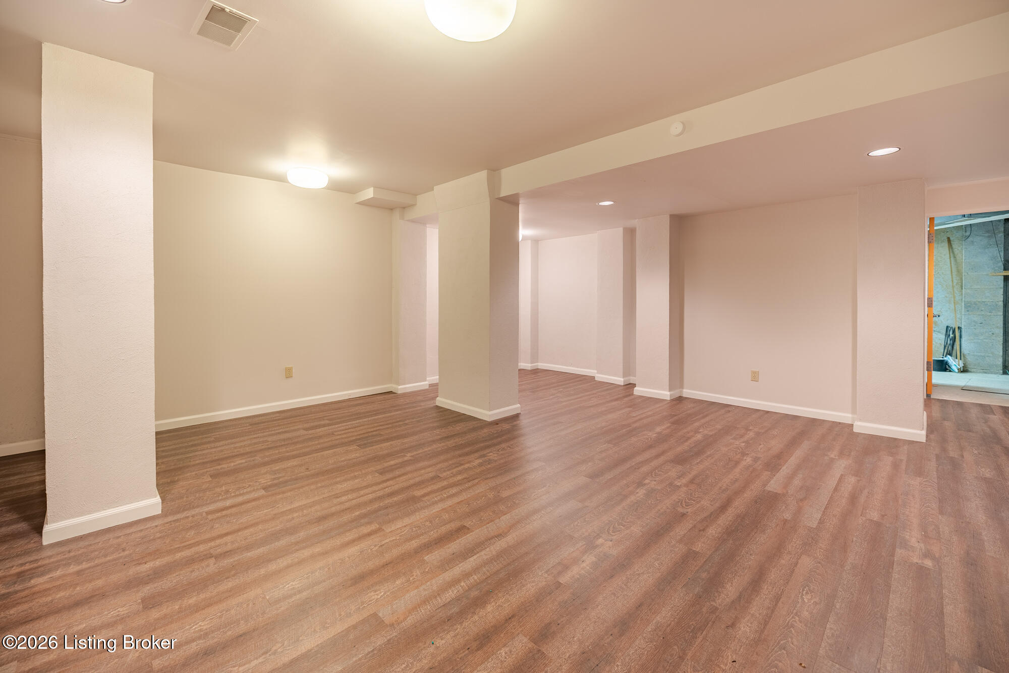 300 1/2 Penruth Ave Property Photo 40