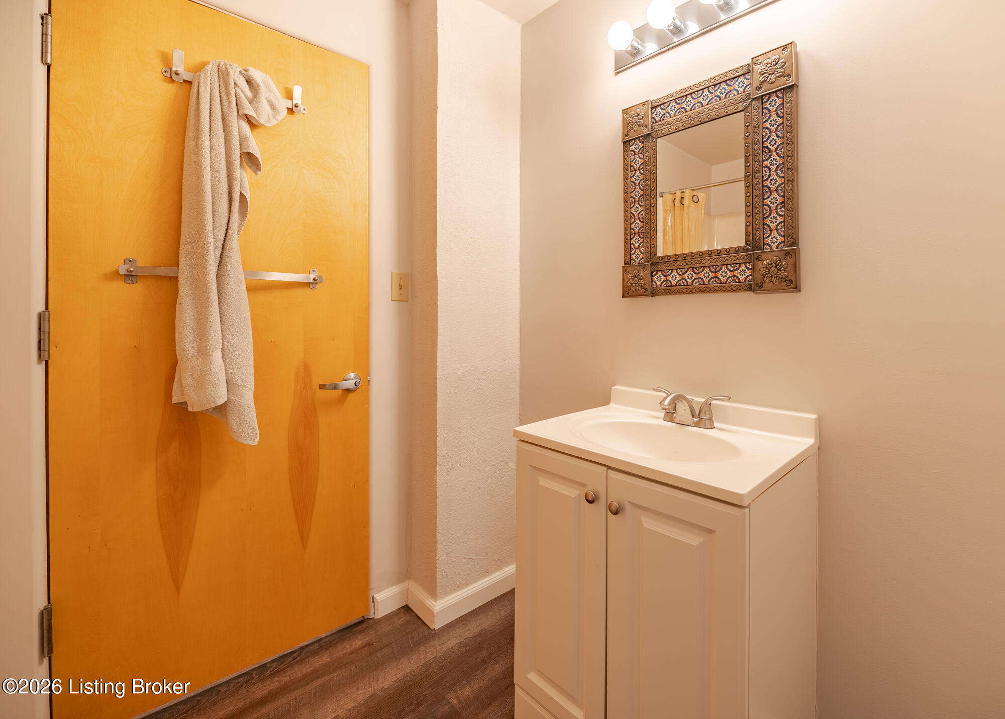 300 1/2 Penruth Ave Property Photo 42