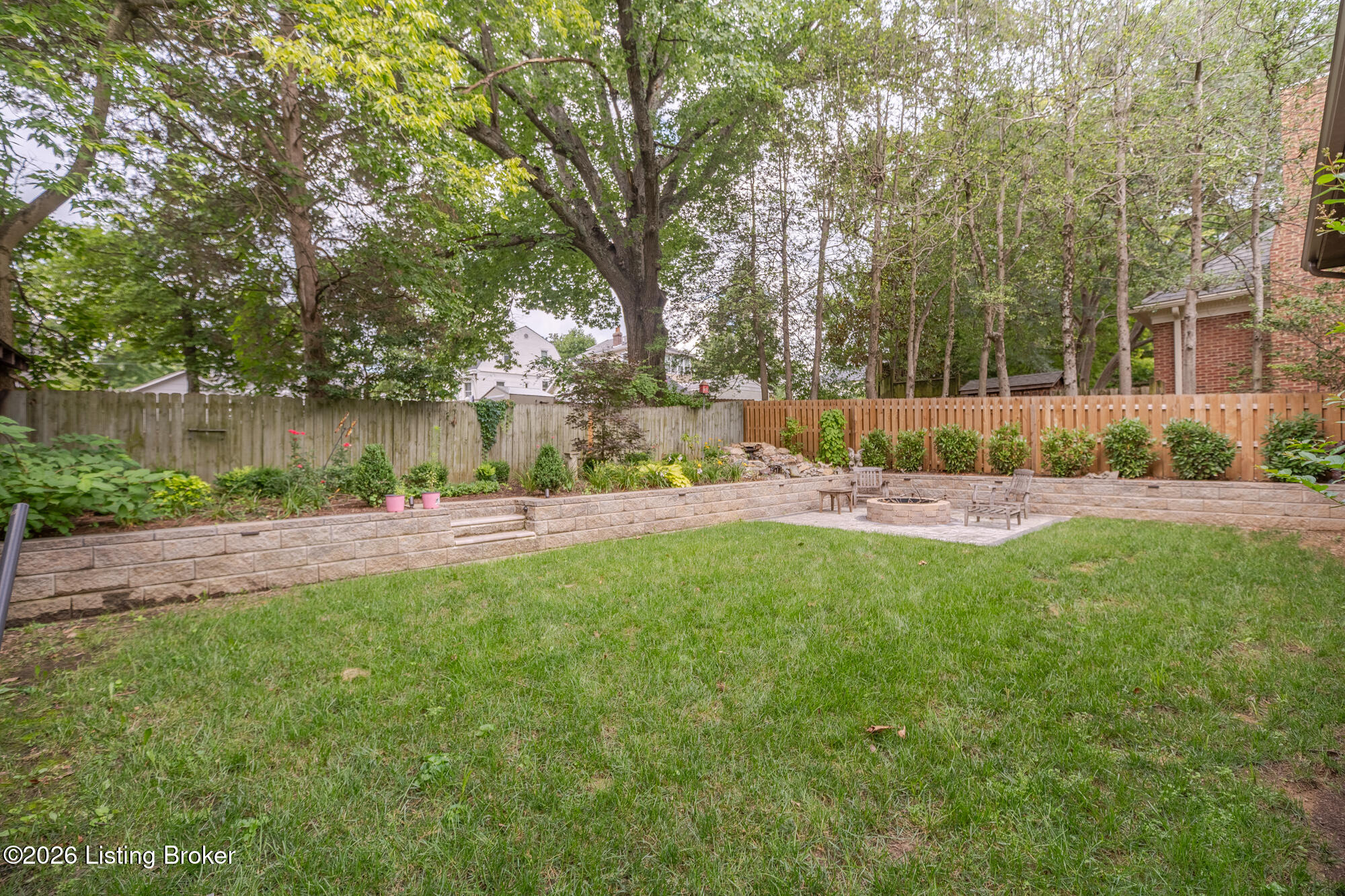 300 1/2 Penruth Ave Property Photo 47
