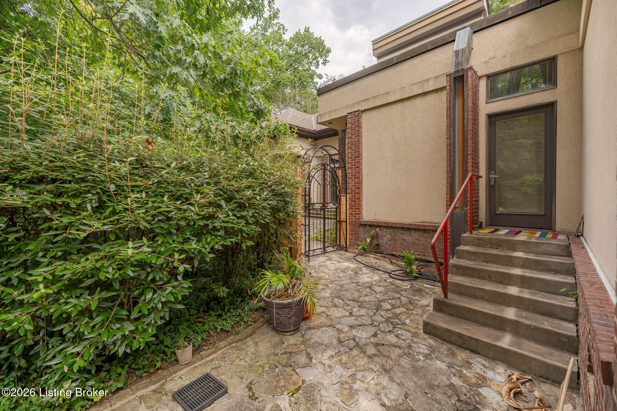 300 1/2 Penruth Ave Property Photo 49