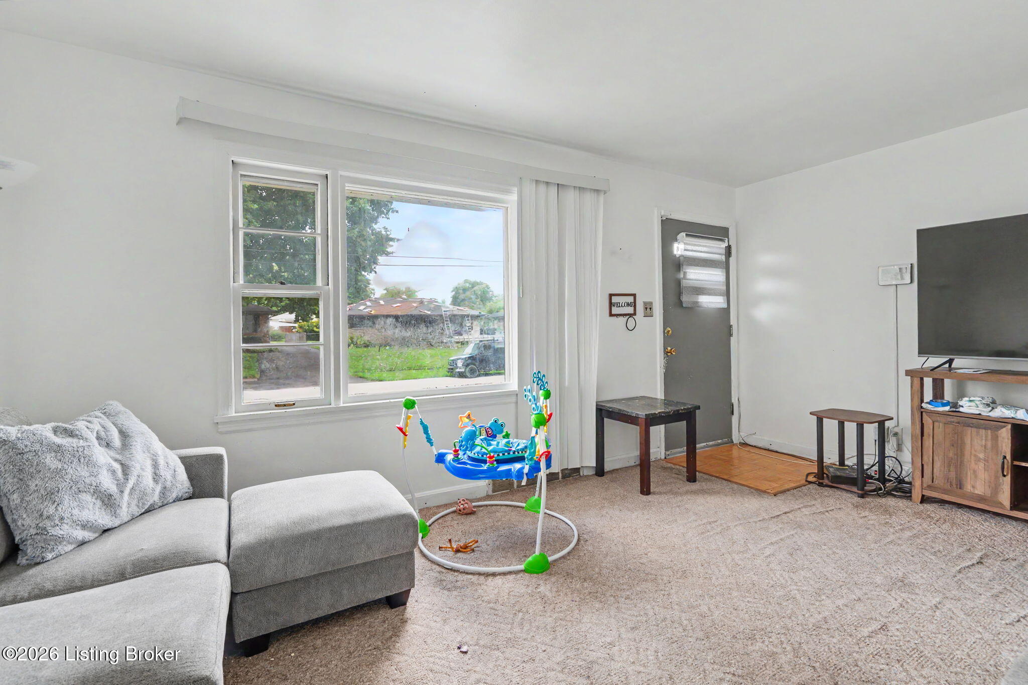 2238 Amboy Dr Property Photo 4