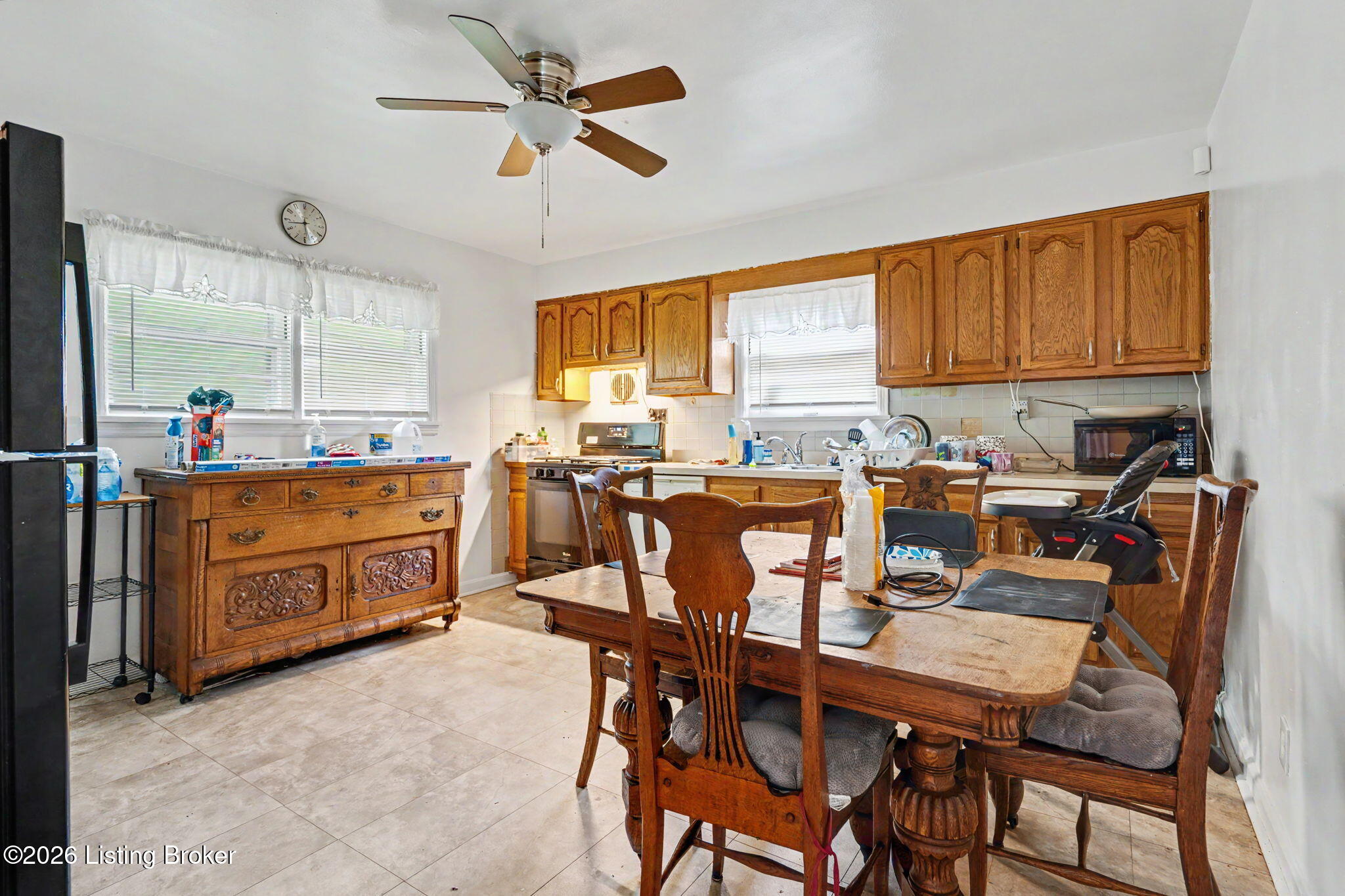 2238 Amboy Dr Property Photo 6