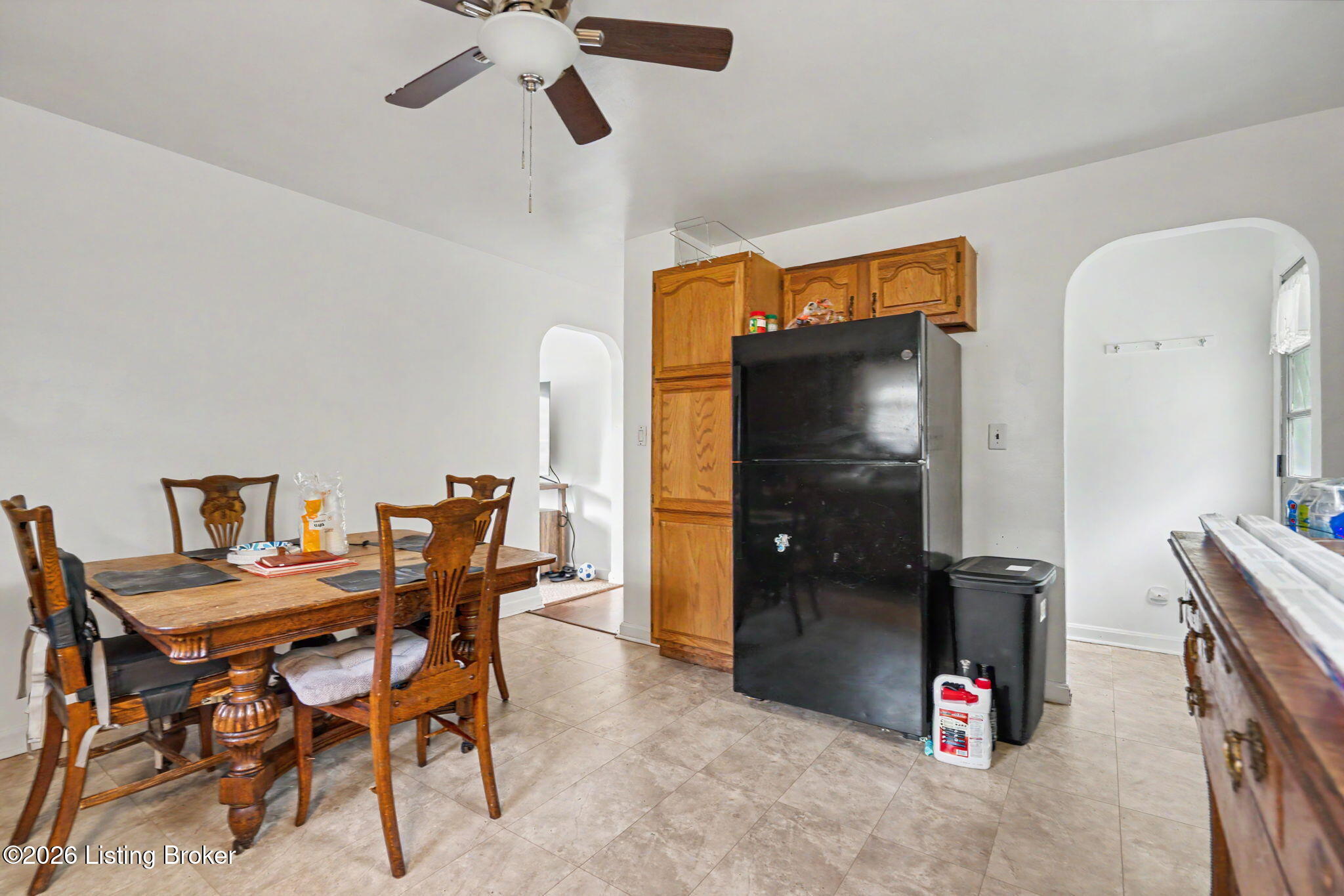 2238 Amboy Dr Property Photo 8