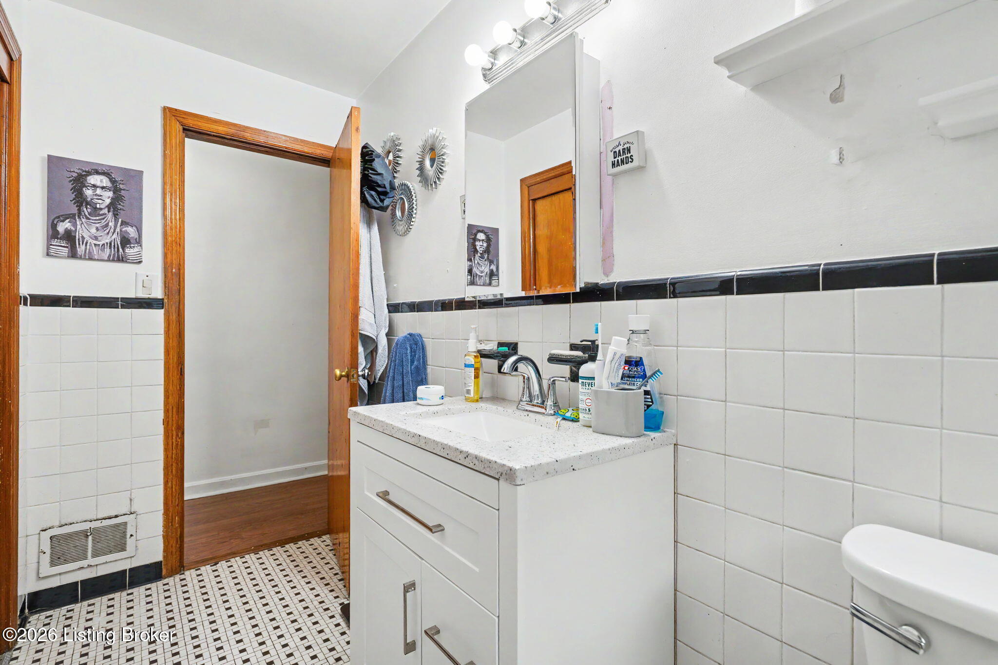2238 Amboy Dr Property Photo 10