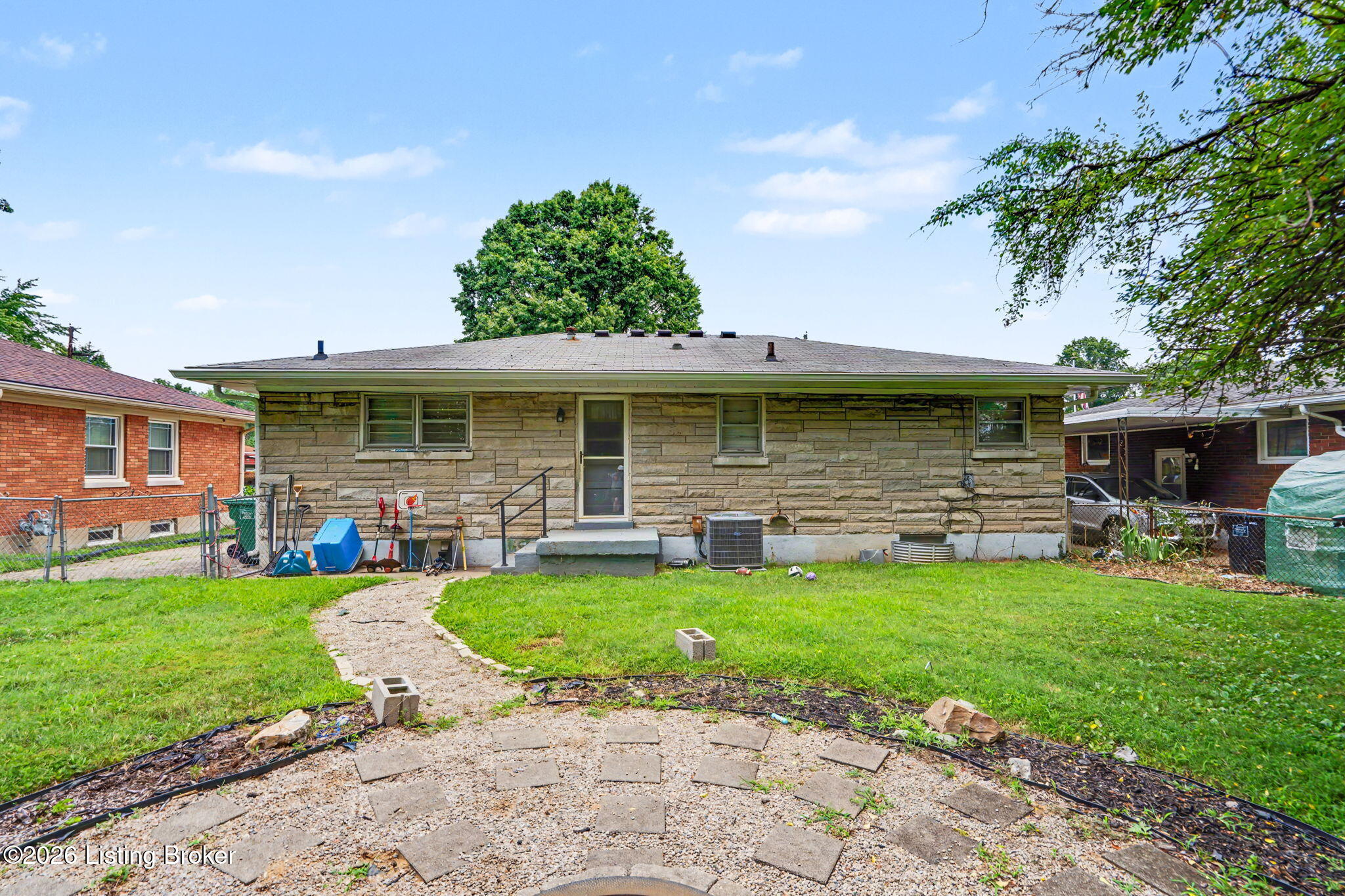 2238 Amboy Dr Property Photo 24