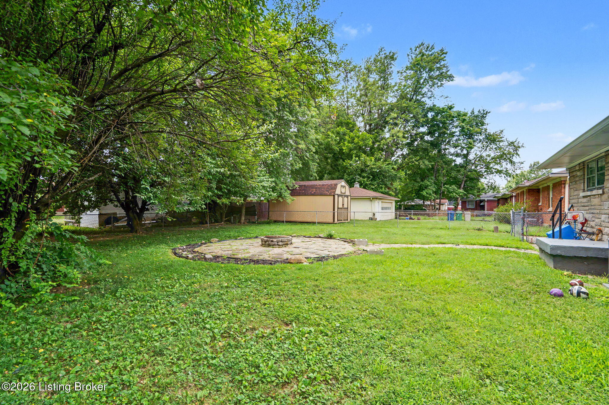 2238 Amboy Dr Property Photo 25
