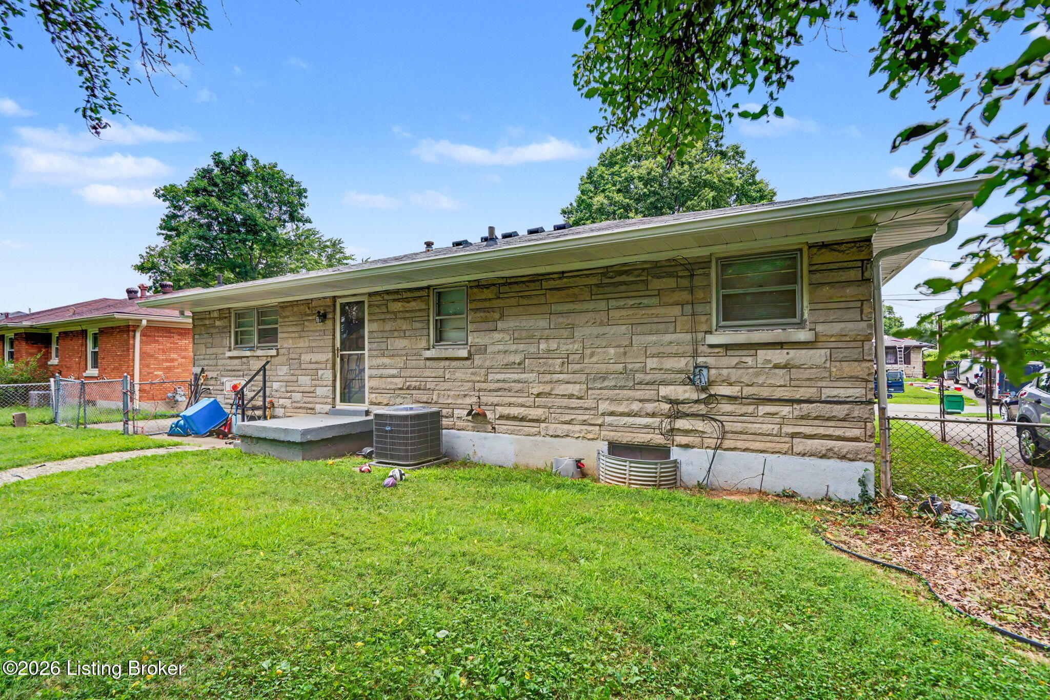 2238 Amboy Dr Property Photo 30