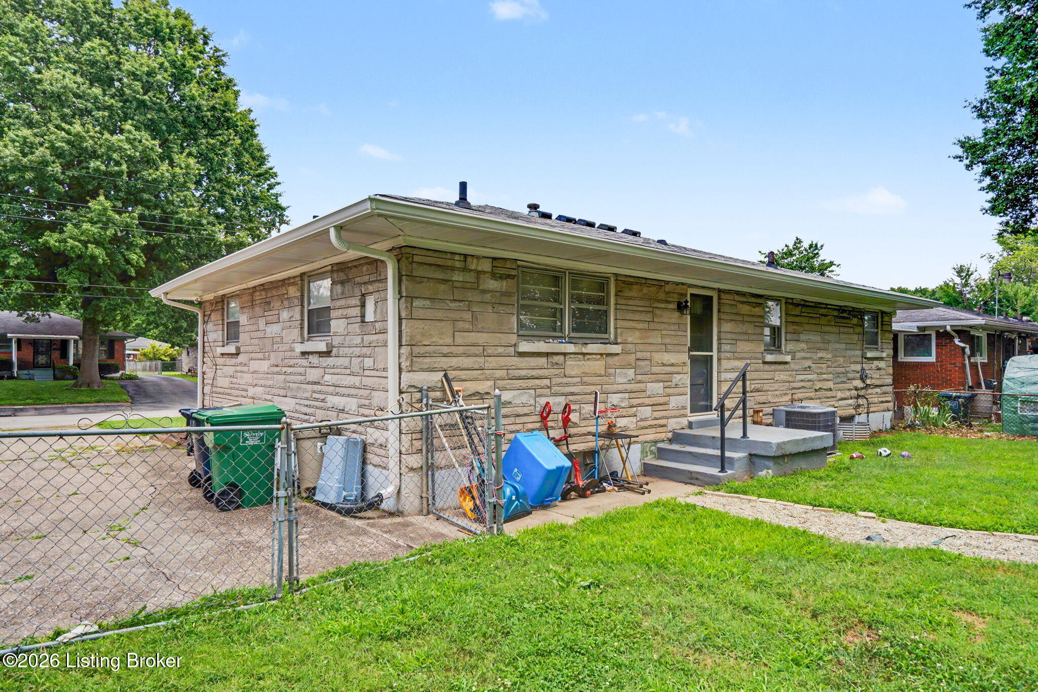 2238 Amboy Dr Property Photo 31