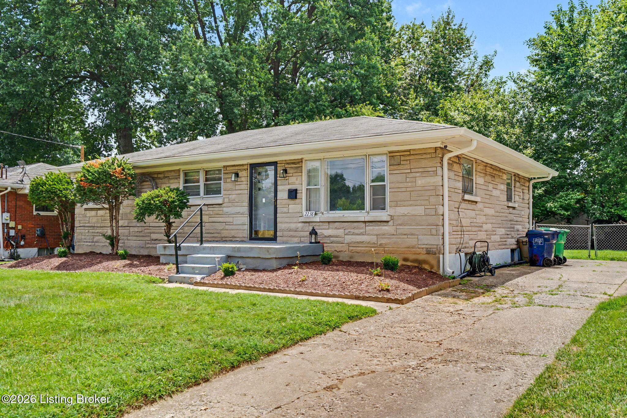 2238 Amboy Dr Property Photo 32