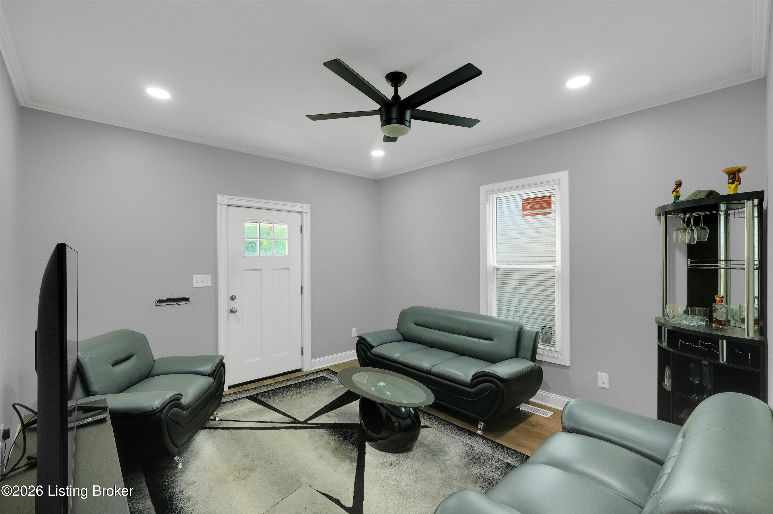 738 M St Property Photo 9