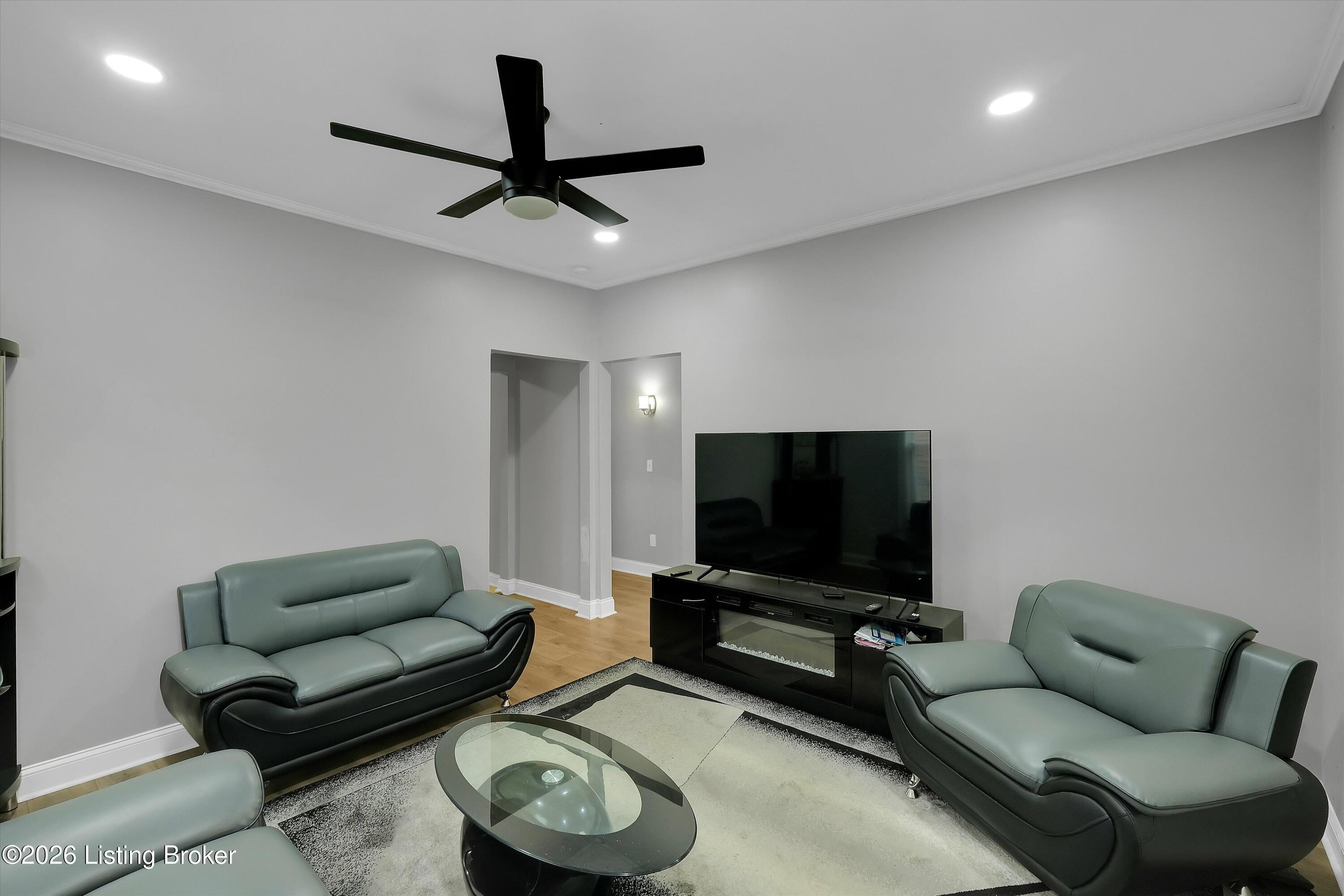 738 M St Property Photo 10