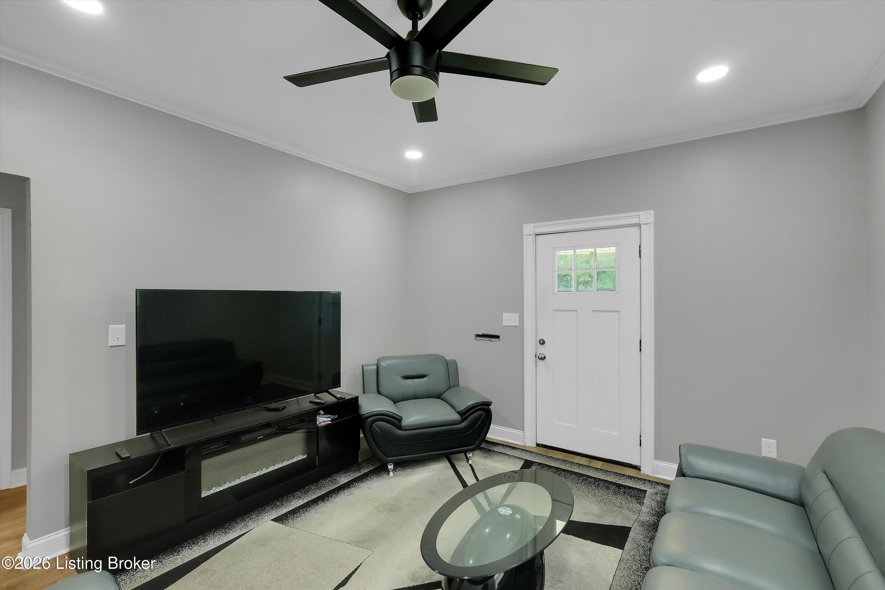 738 M St Property Photo 11
