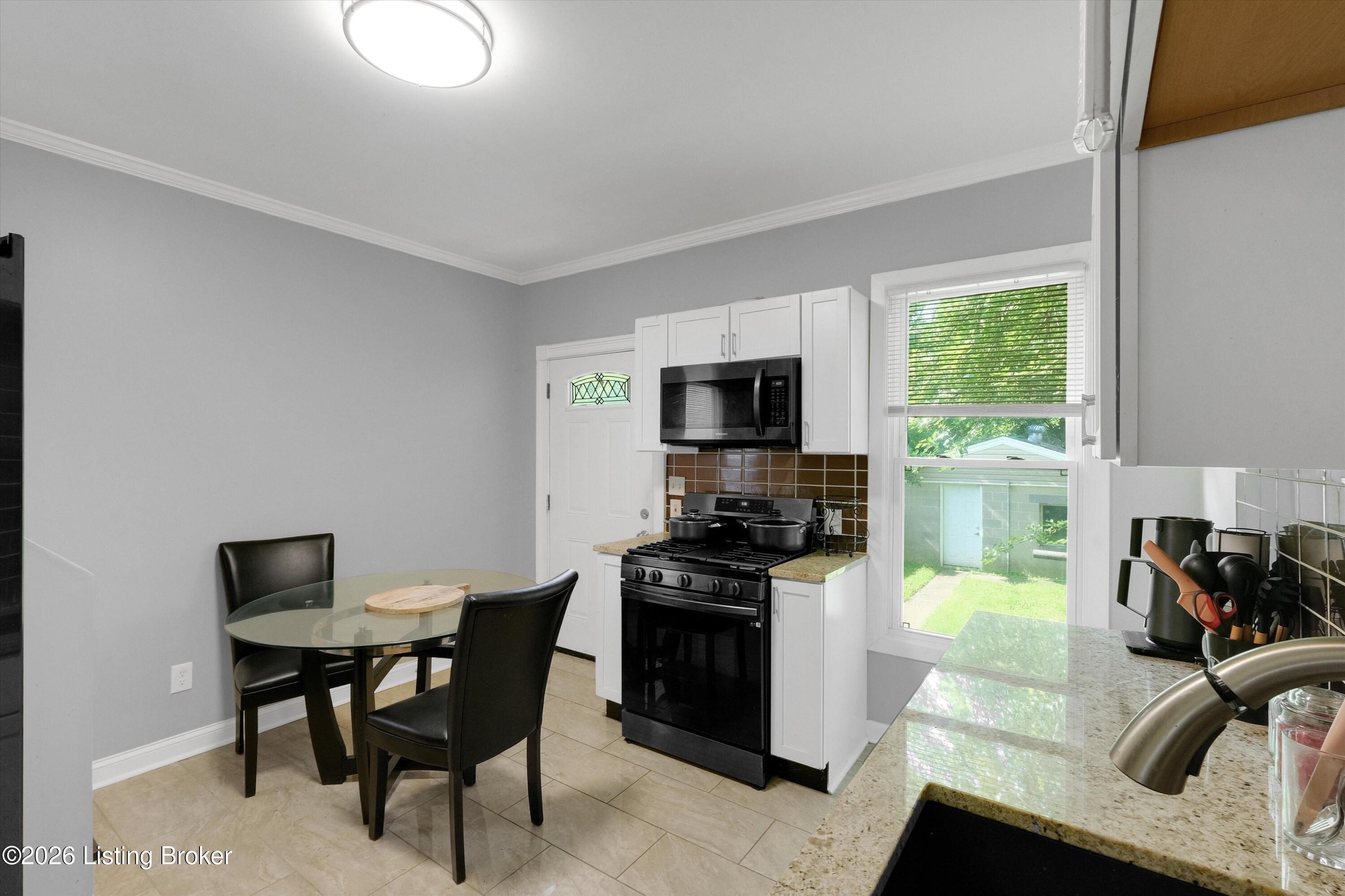 738 M St Property Photo 13