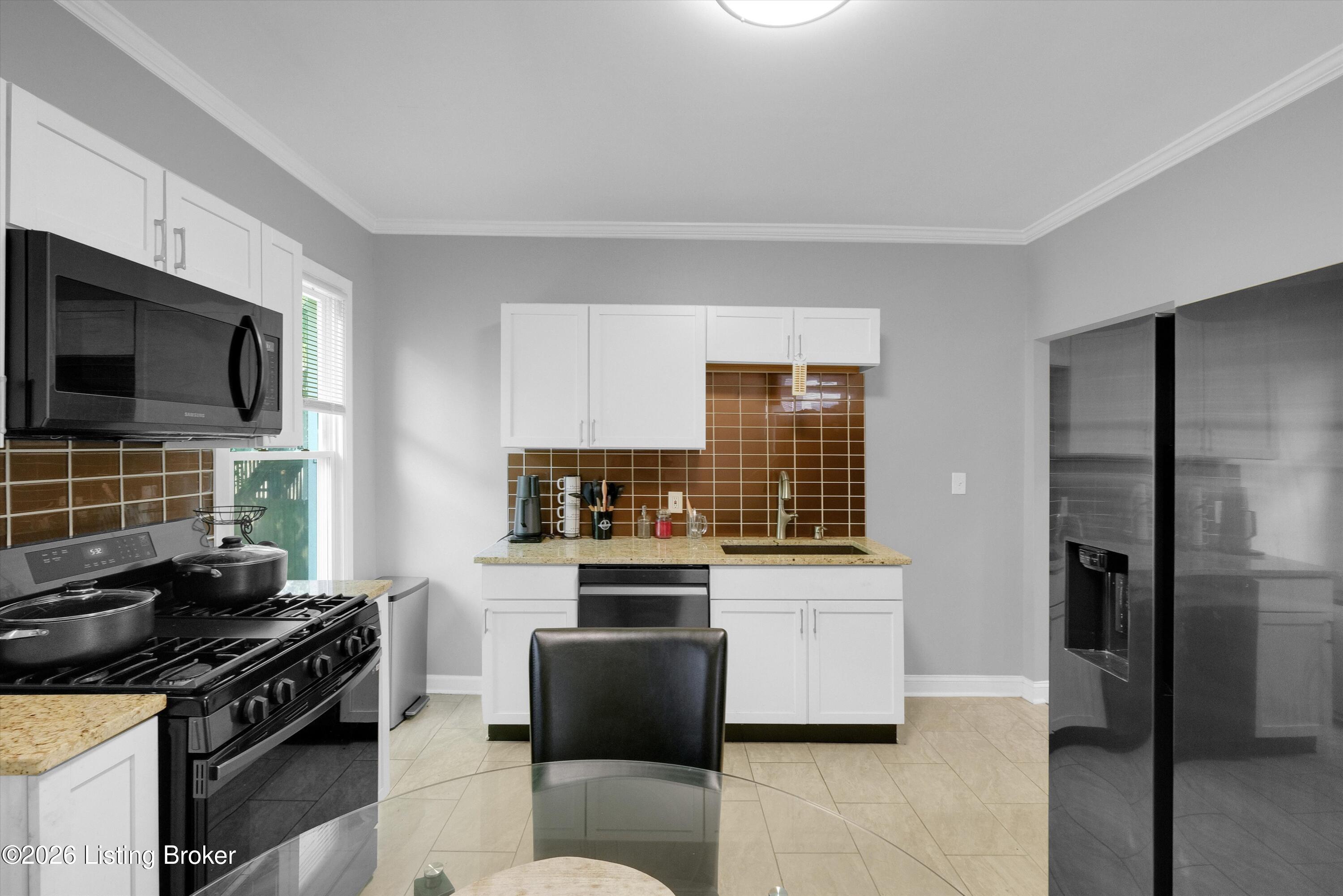 738 M St Property Photo 17
