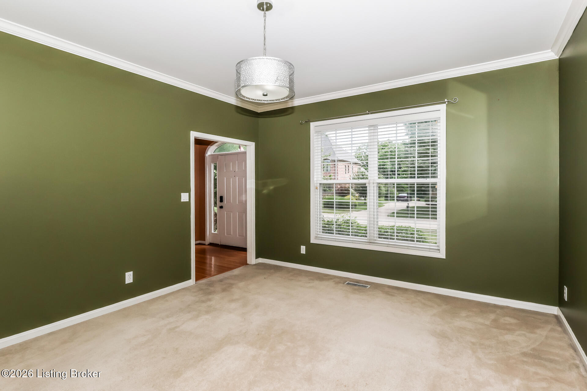 10917 Worthington Ln Property Photo 3