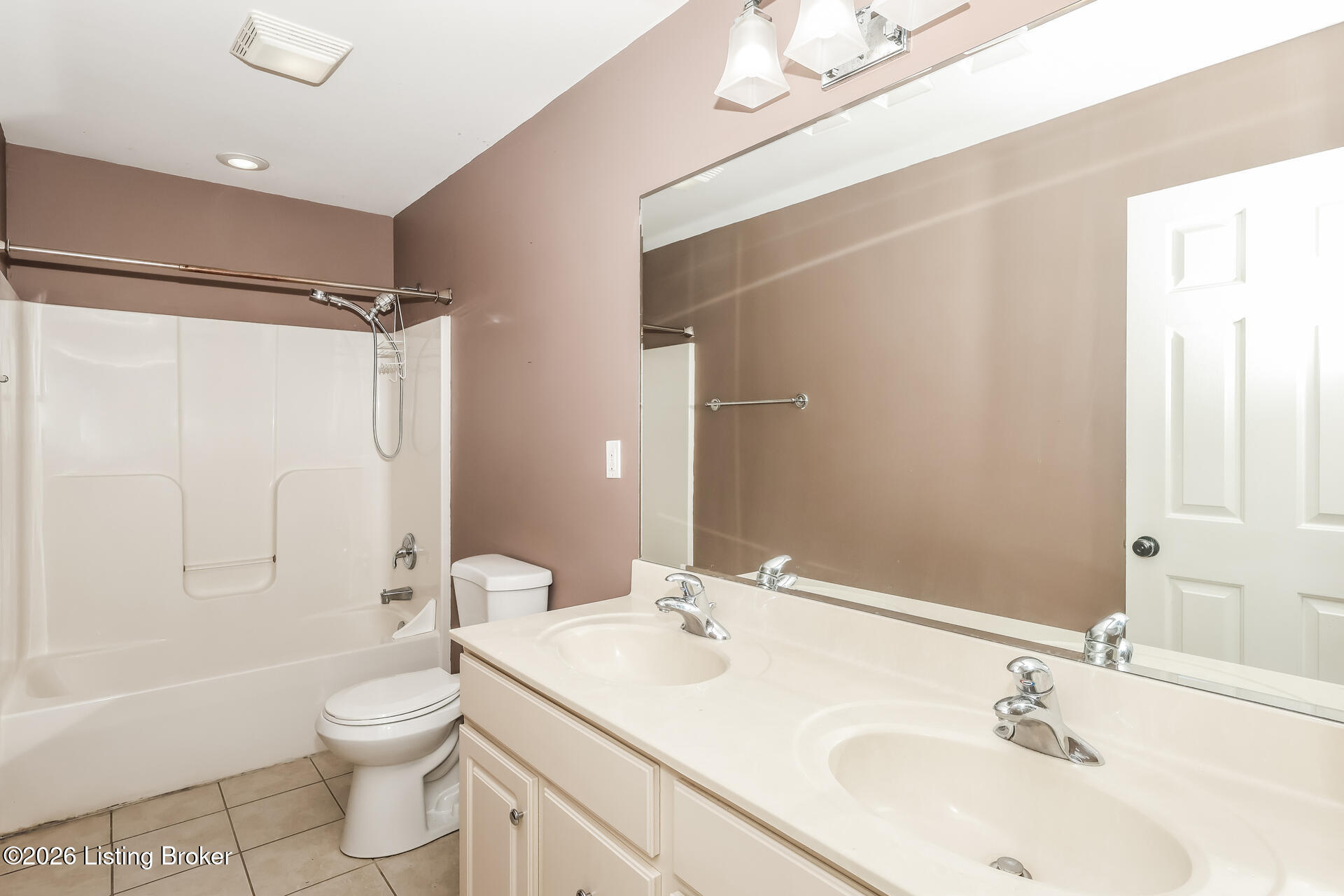 10917 Worthington Ln Property Photo 17