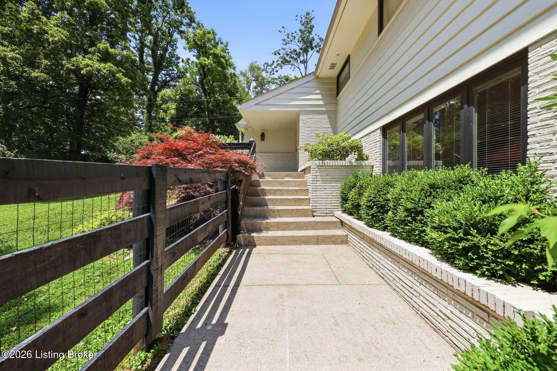 1007 Evergreen Rd Property Photo 4