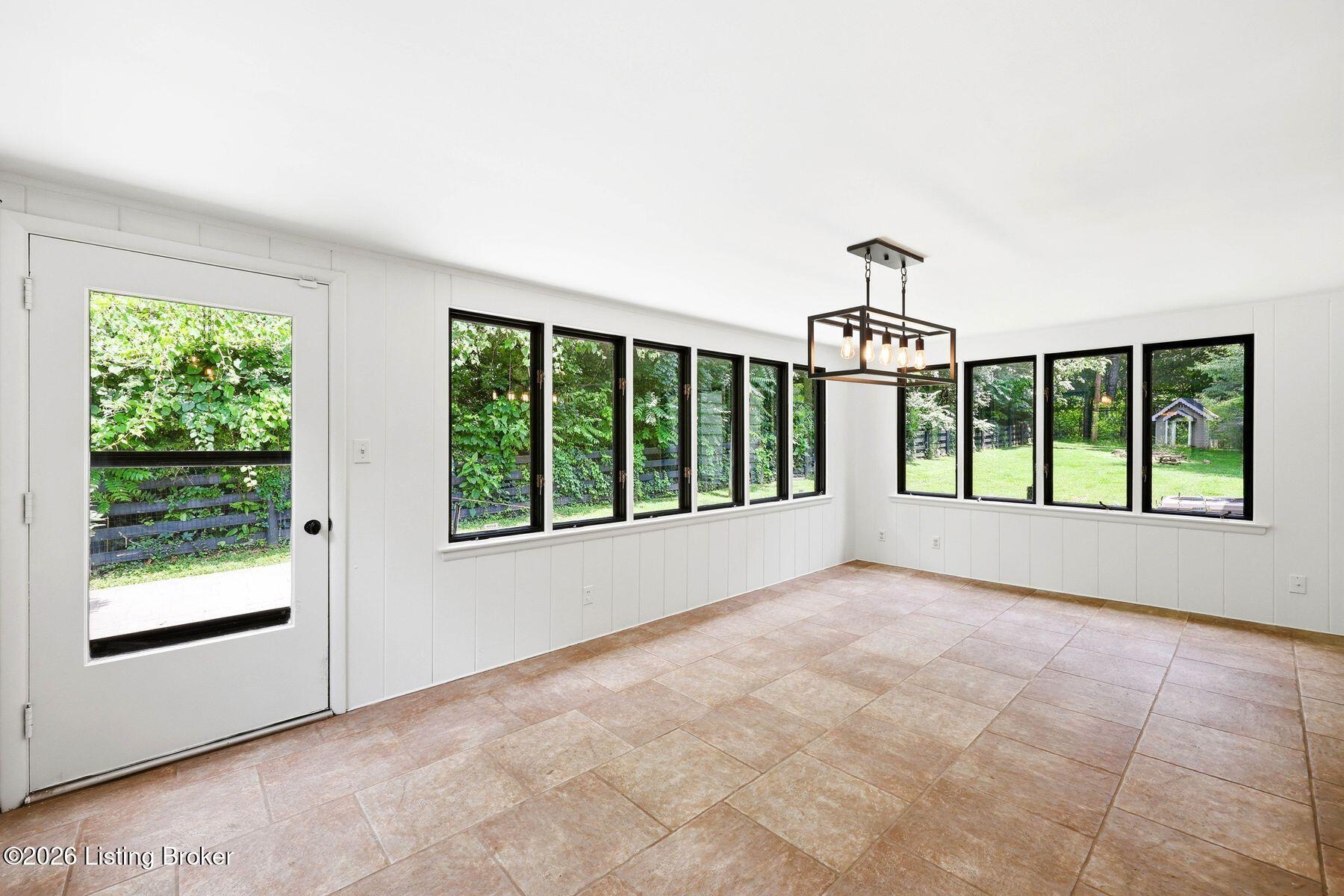 1007 Evergreen Rd Property Photo 15