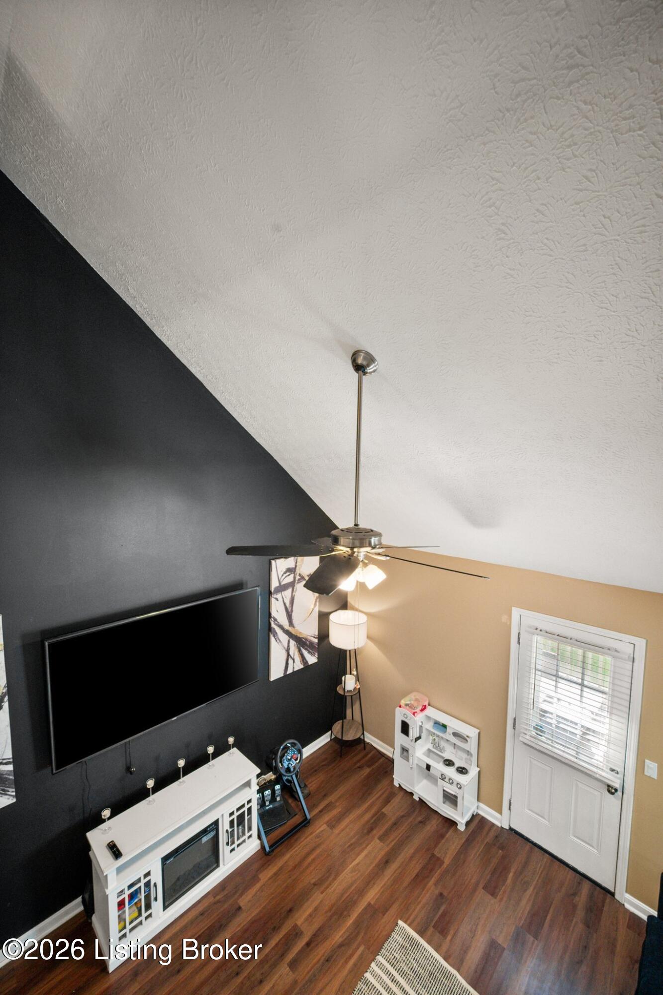 3913 Mimosa View Dr Property Photo 4
