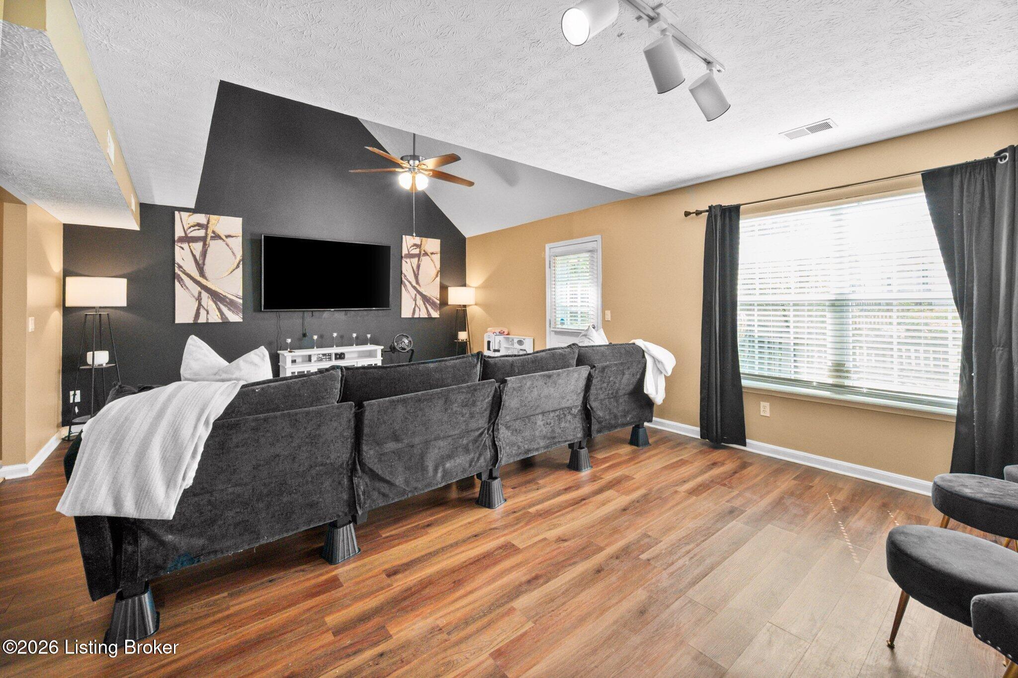 3913 Mimosa View Dr Property Photo 5