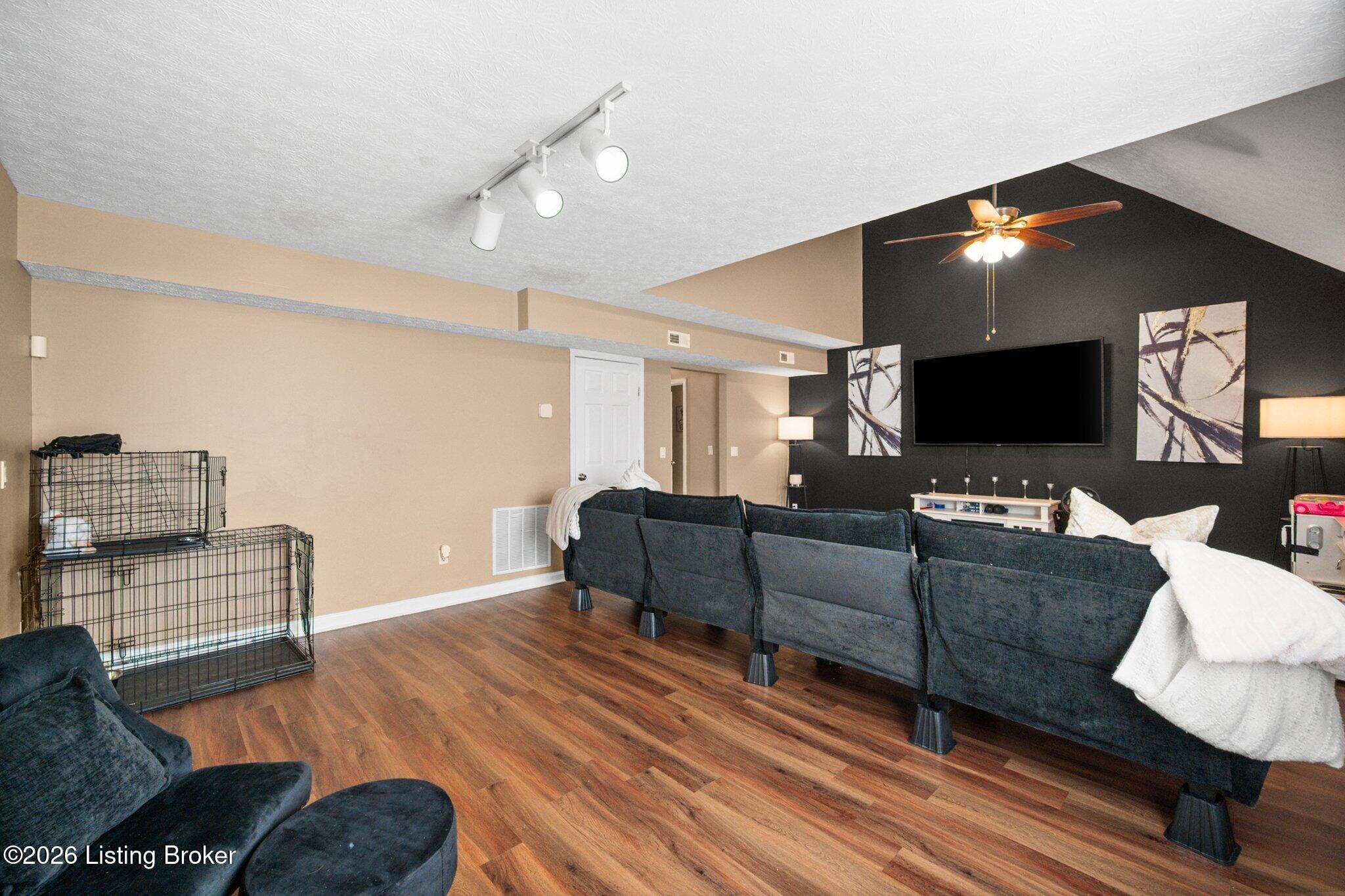 3913 Mimosa View Dr Property Photo 6