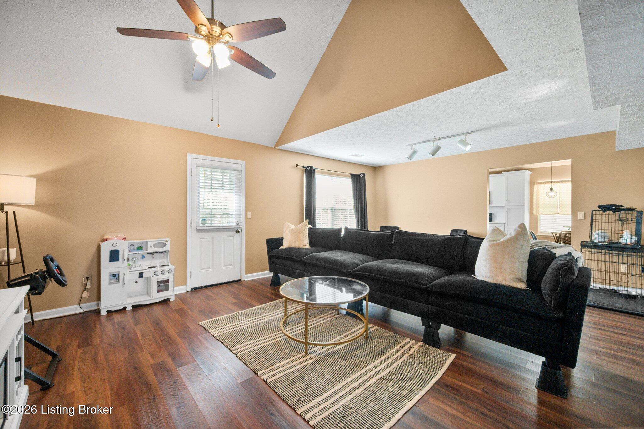 3913 Mimosa View Dr Property Photo 7