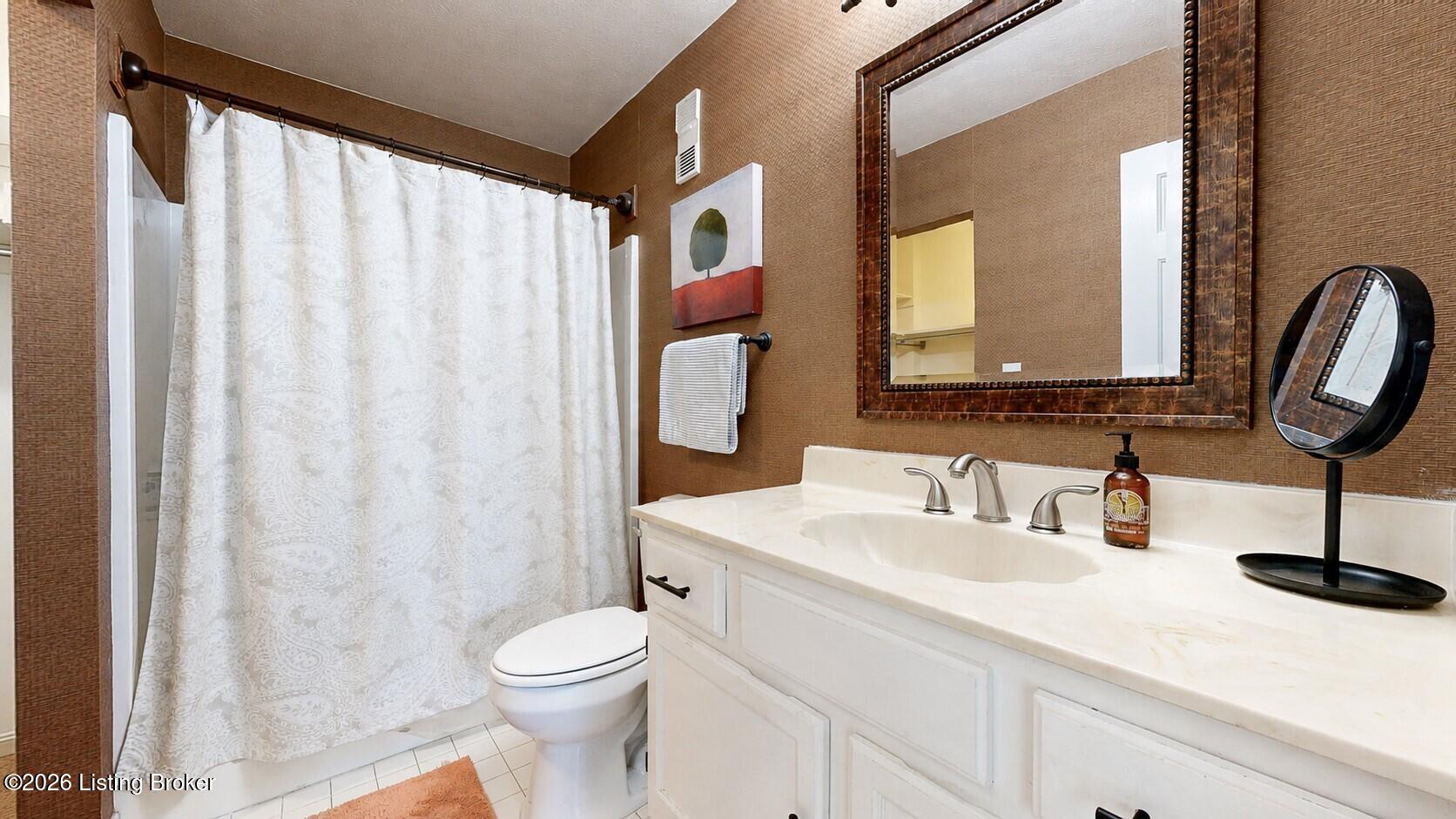 1616 Gardiner Ln 211 Property Photo 25