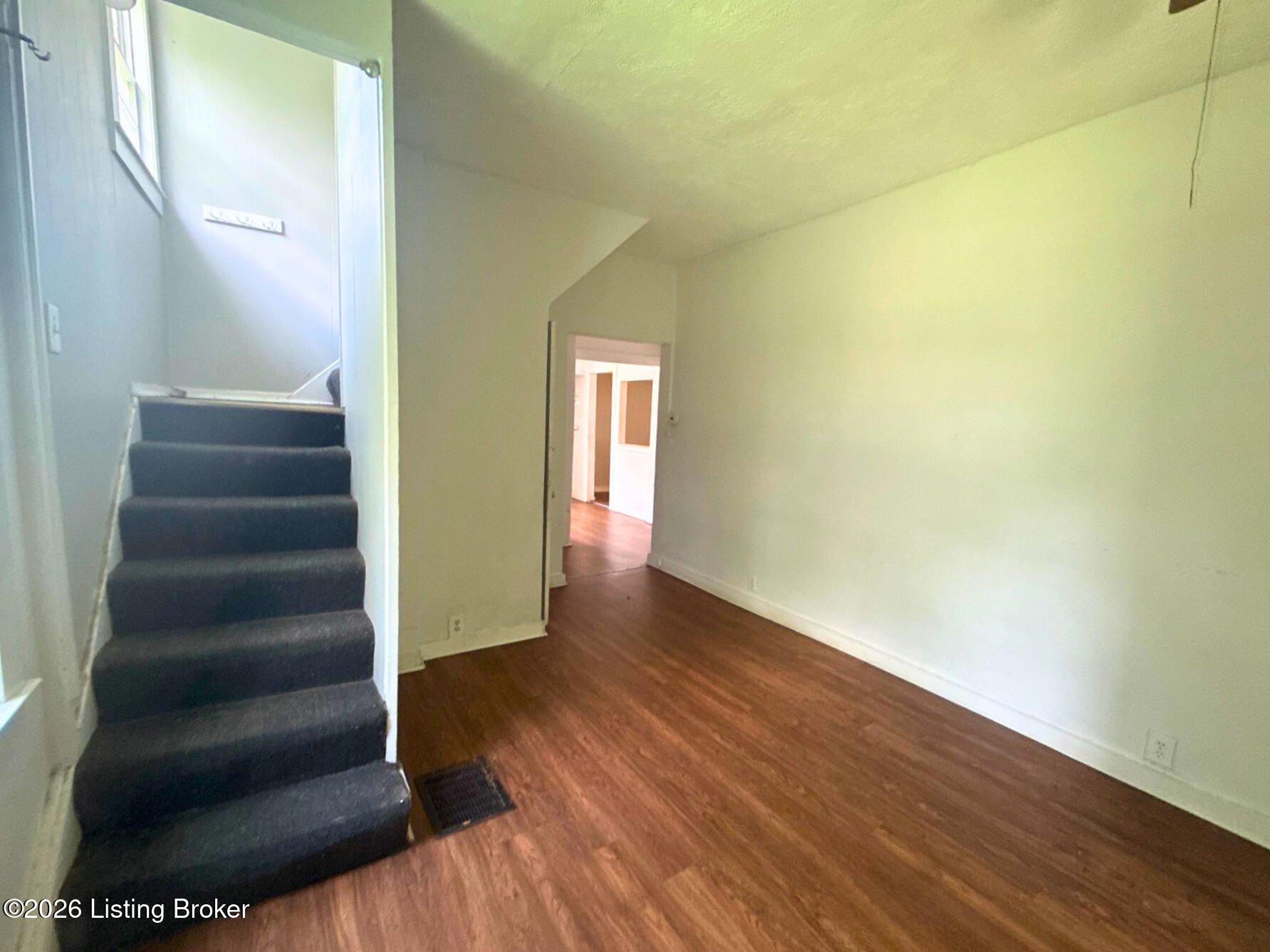 2901 Montana Ave Property Photo 11