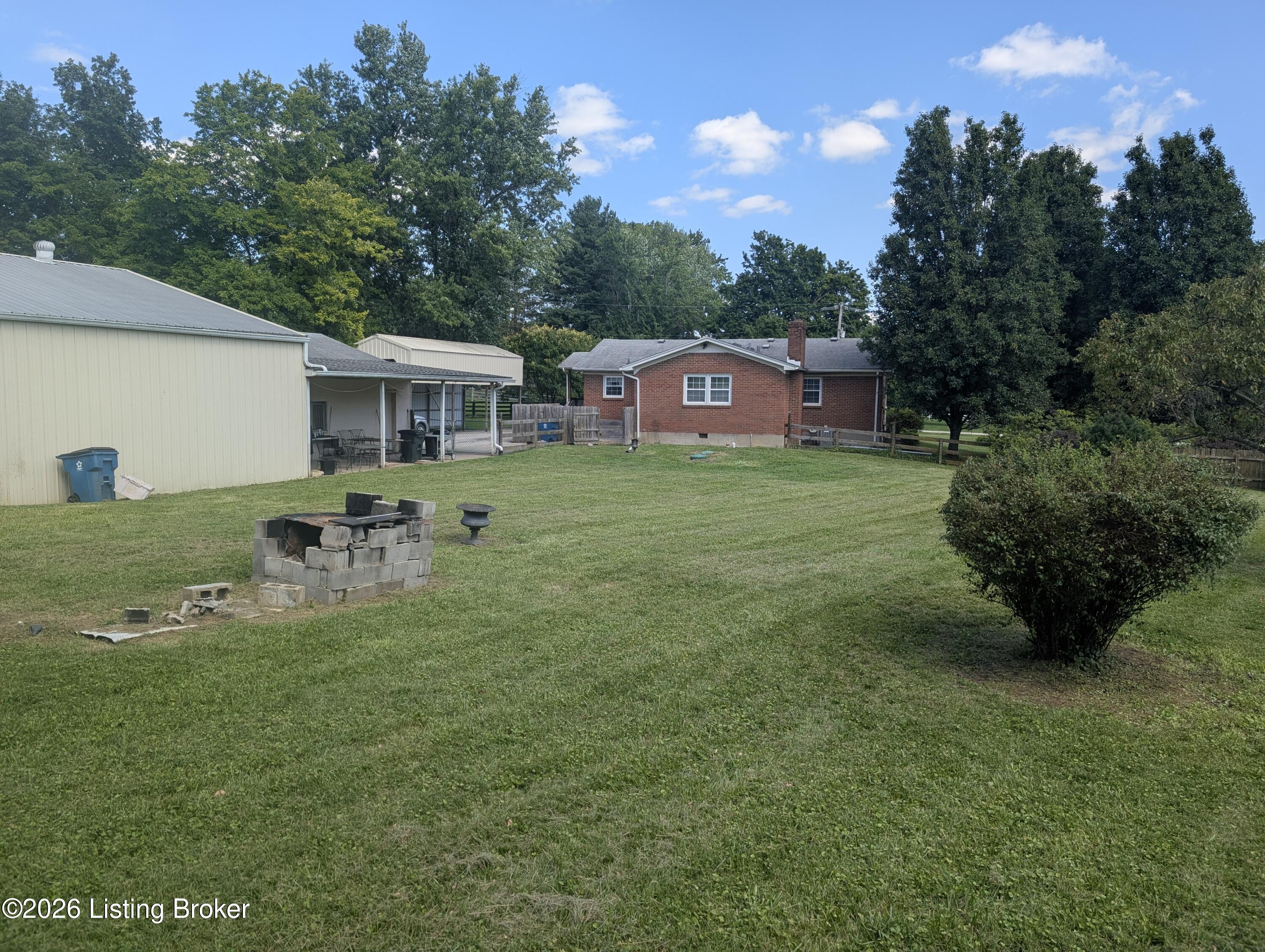 7804 E Manslick Rd Property Photo 4