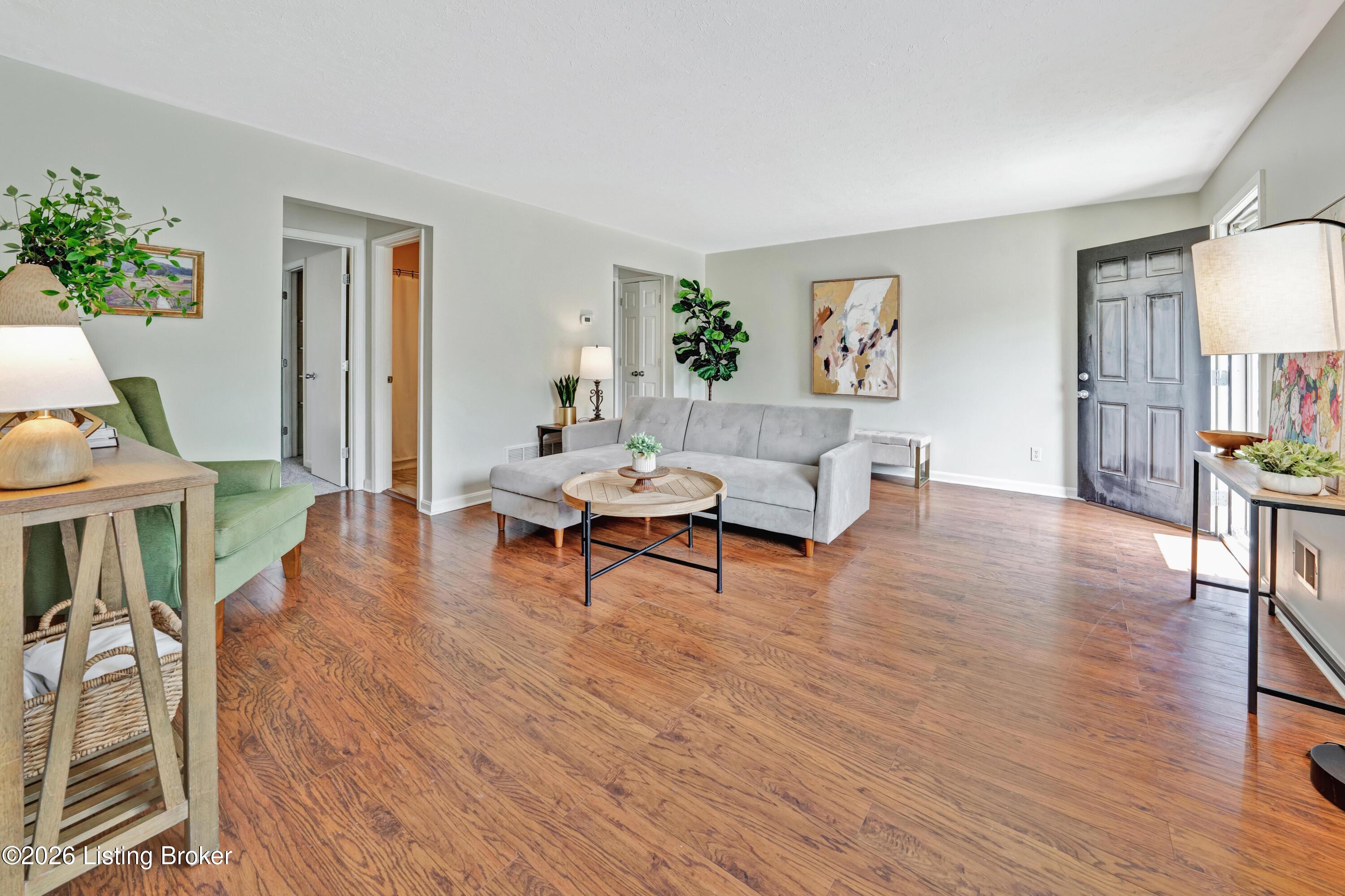 10787 Colonial Woods Way Property Photo 3