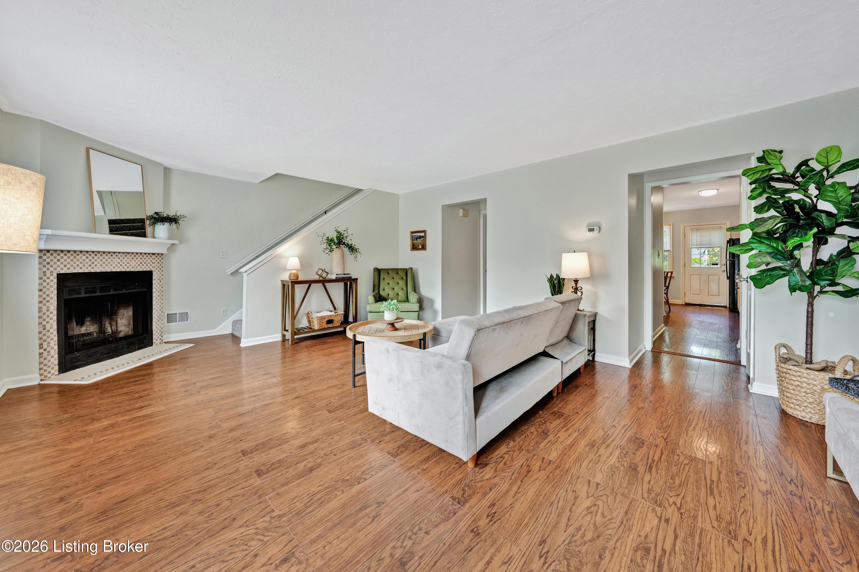 10787 Colonial Woods Way Property Photo 4