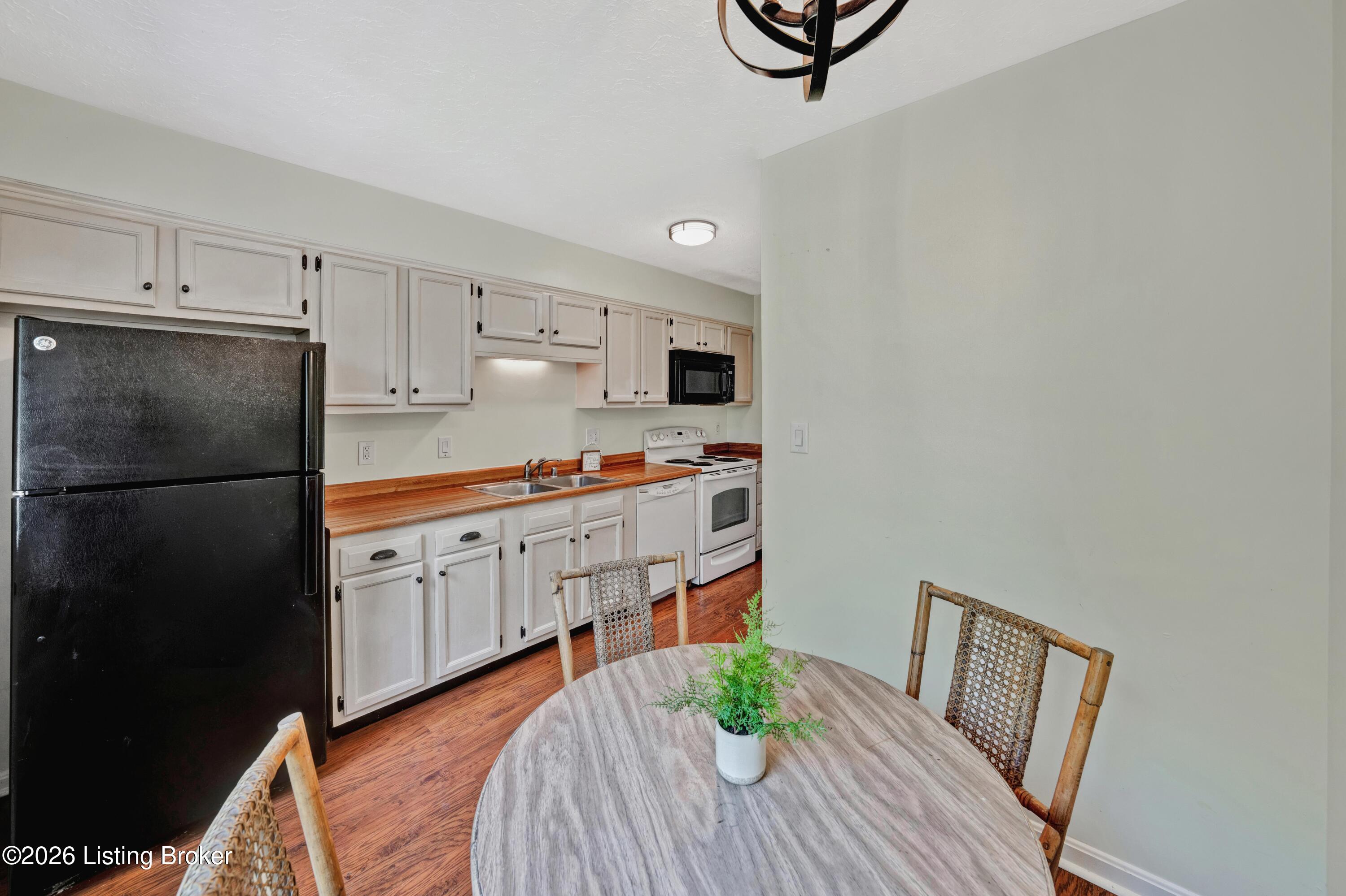 10787 Colonial Woods Way Property Photo 9