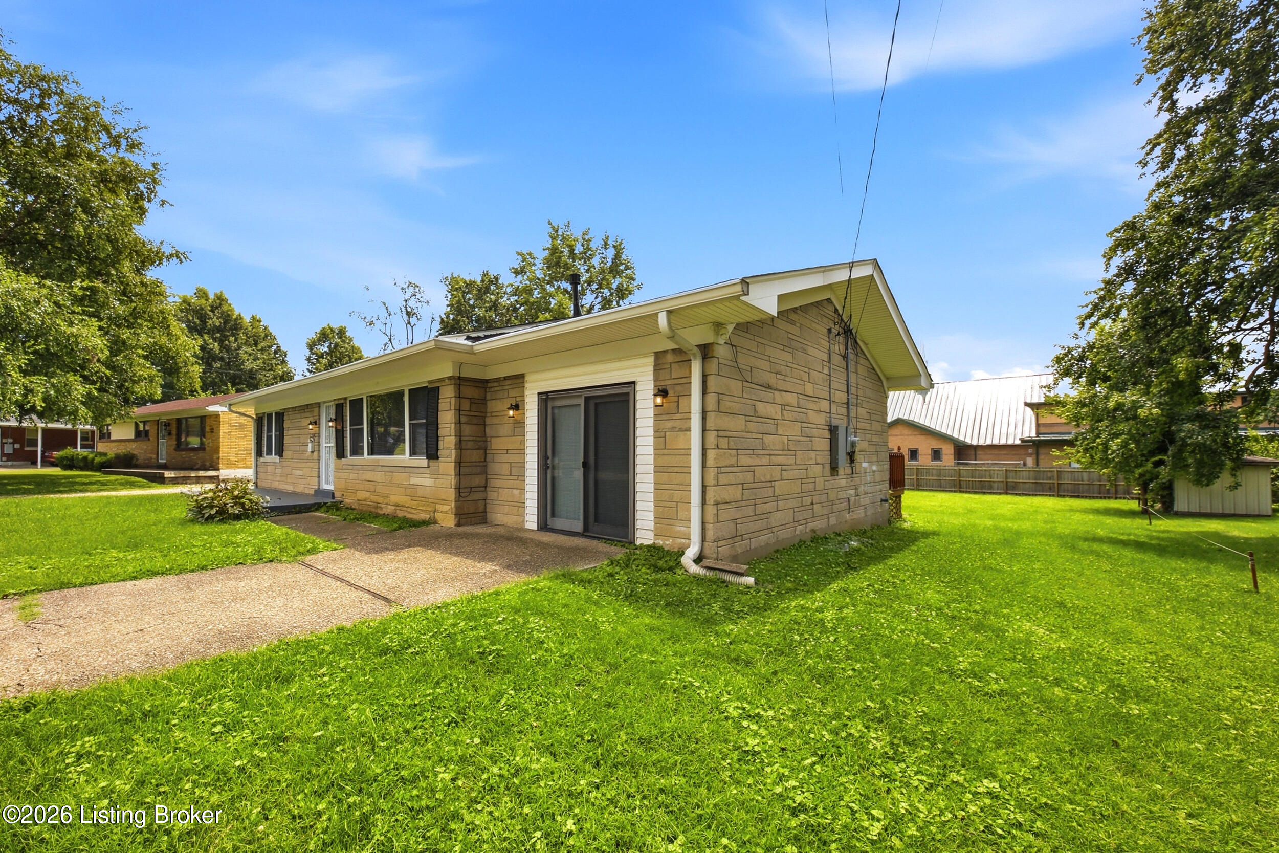 6412 South Dr Property Photo 4