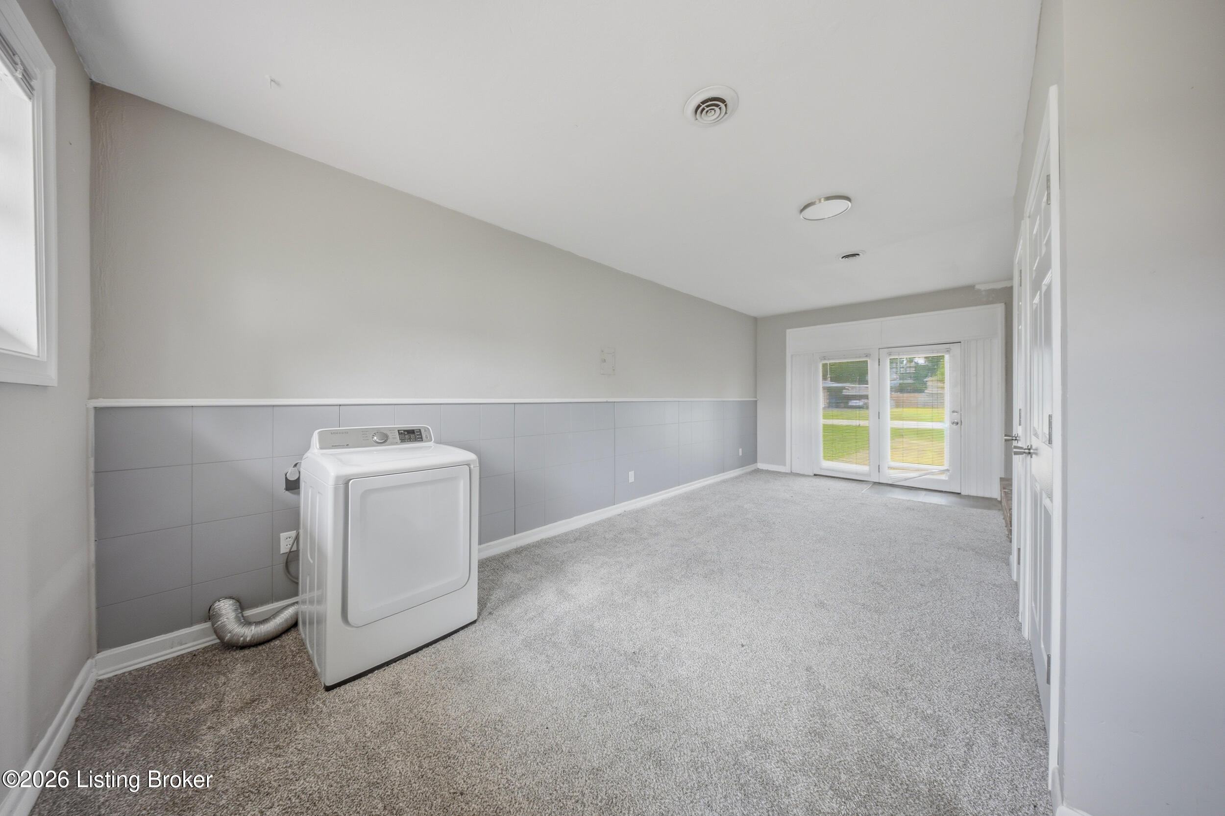 6412 South Dr Property Photo 11