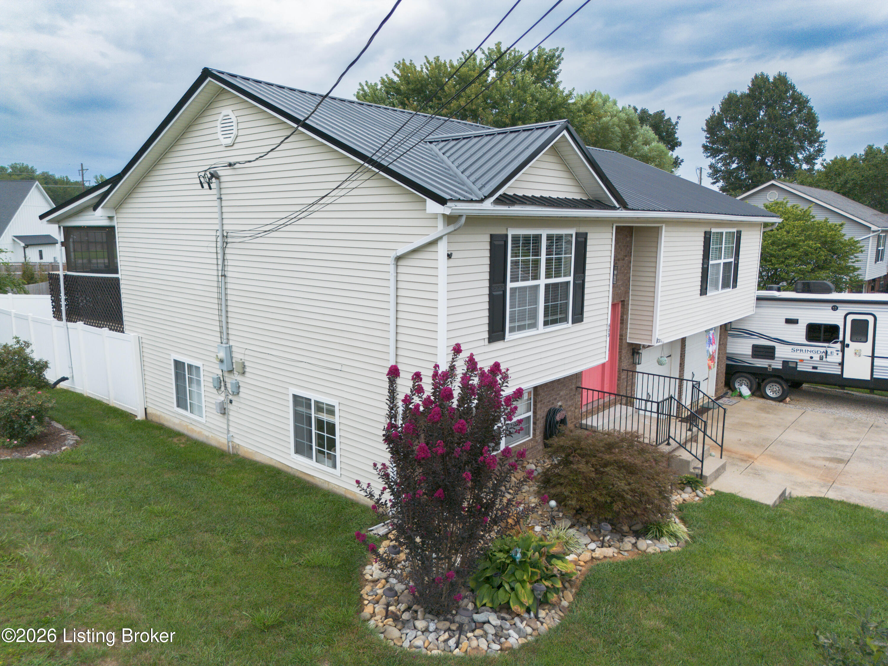 603 Princeton Dr Property Photo 5