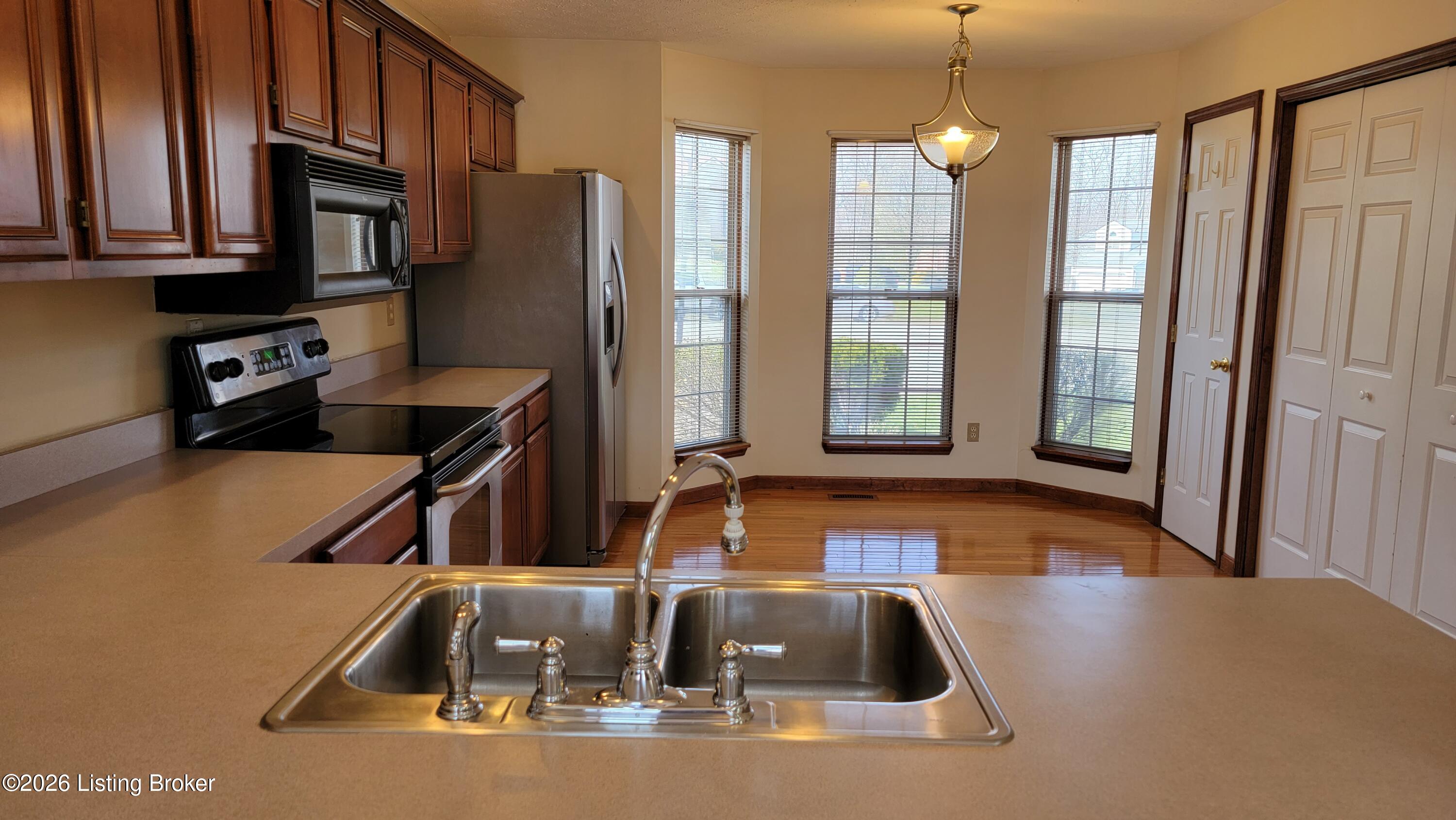 10313 Chimney Ridge Ct Property Photo 9