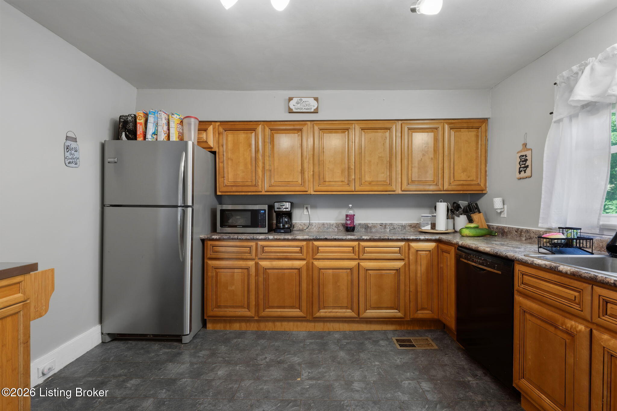 650 River Rd Property Photo 10