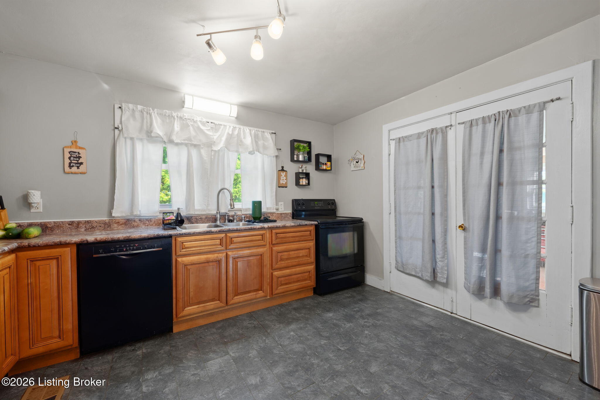 650 River Rd Property Photo 11