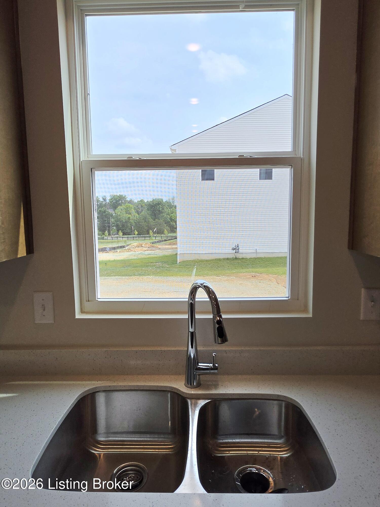 11144 Castlebrook Dr Property Photo 14