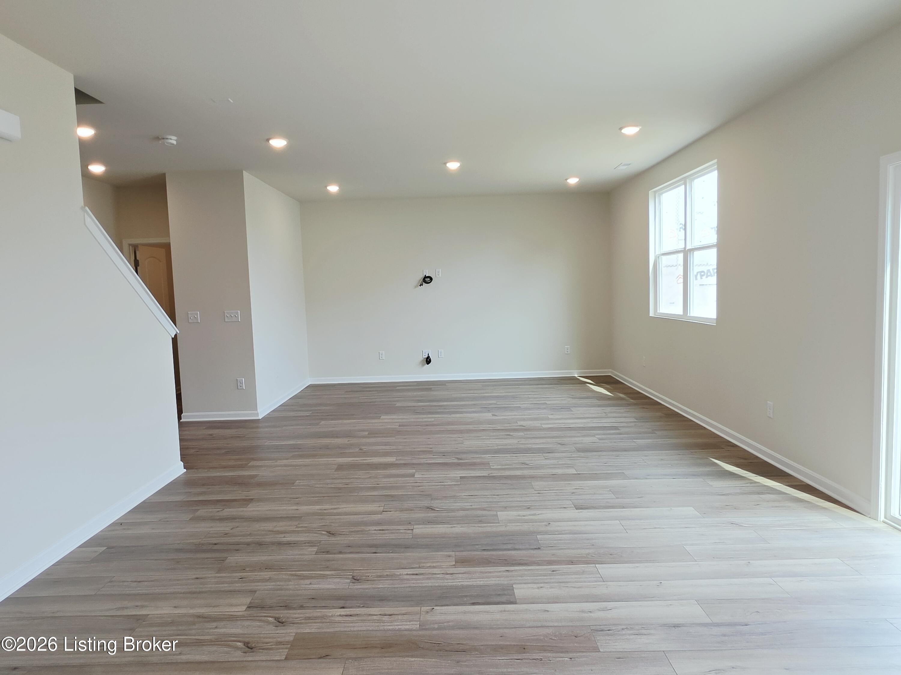 11144 Castlebrook Dr Property Photo 15