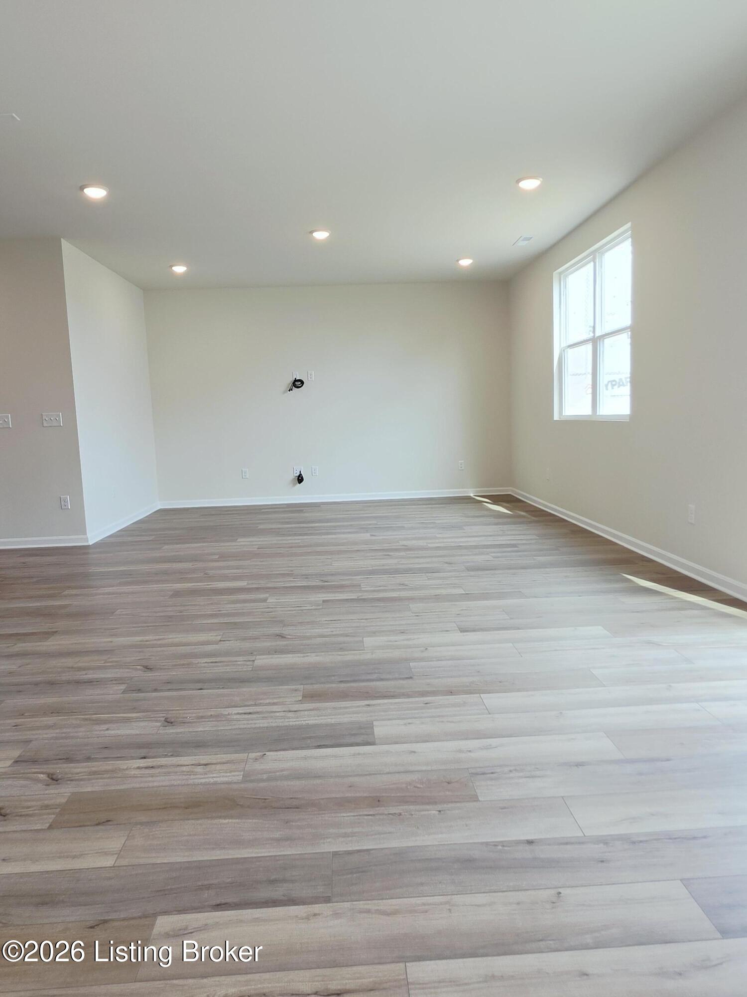 11144 Castlebrook Dr Property Photo 16