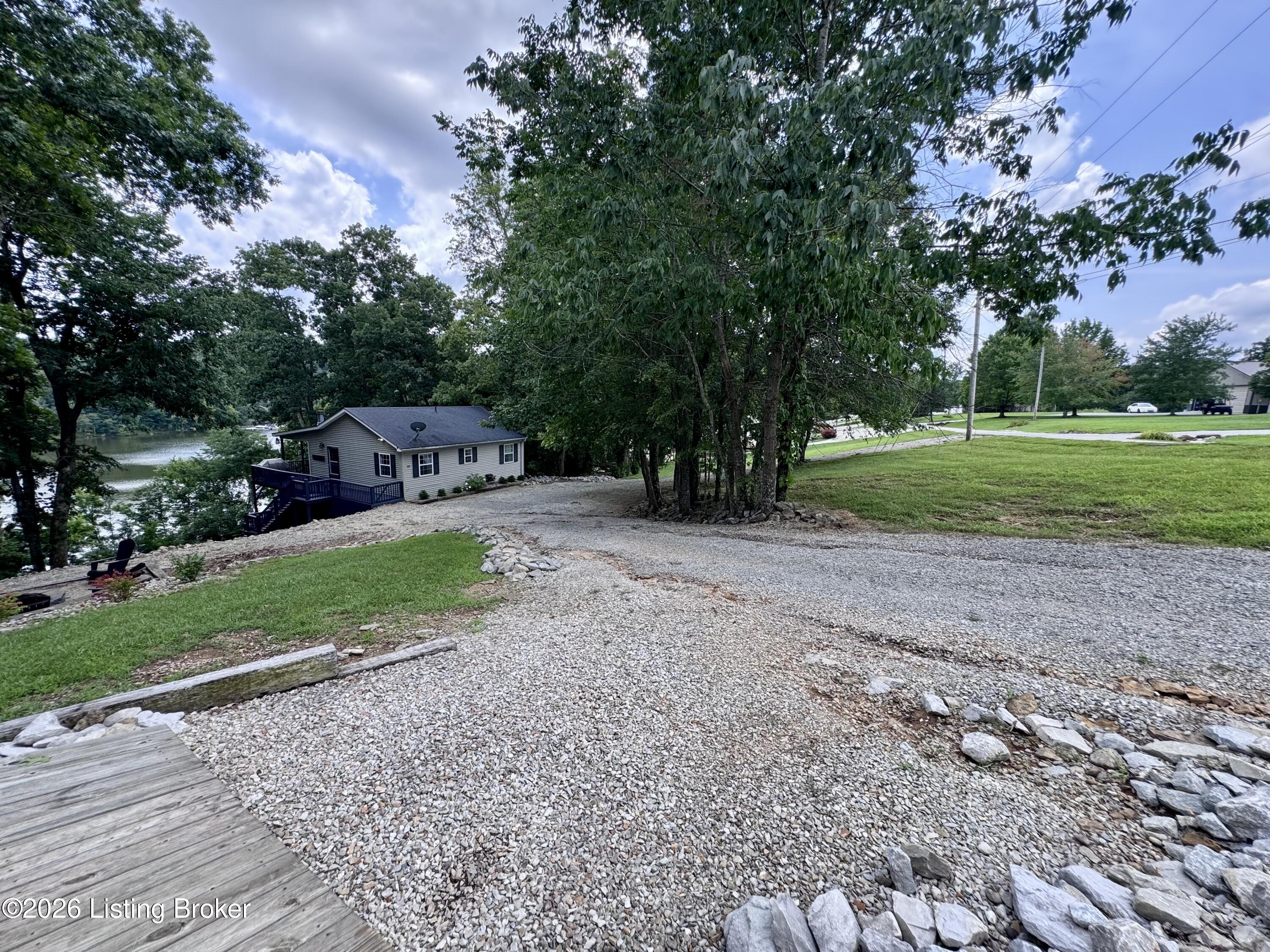 755 Meadow Lake Ln Property Photo 4