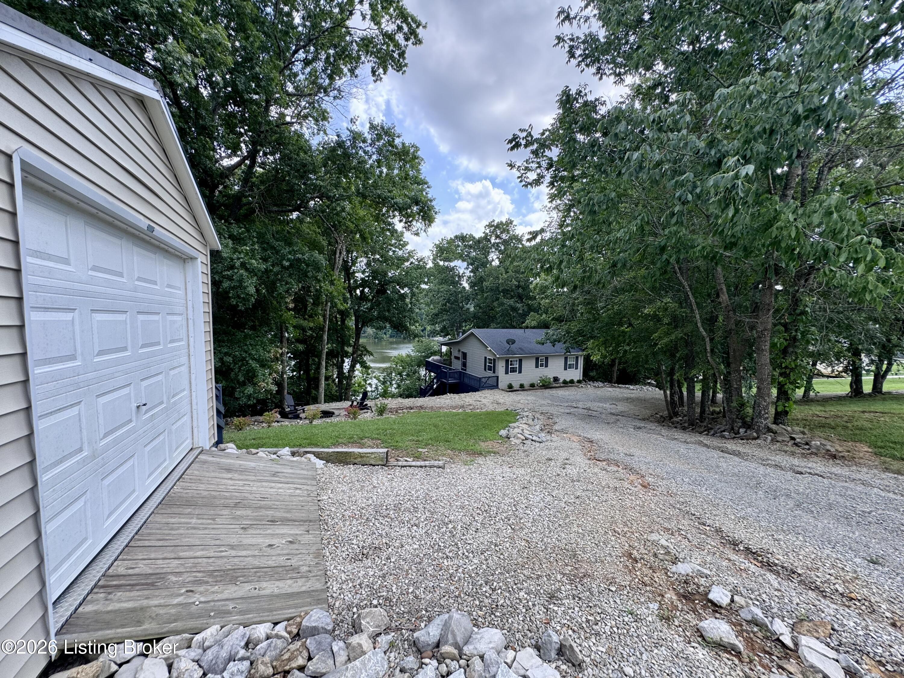 755 Meadow Lake Ln Property Photo 7