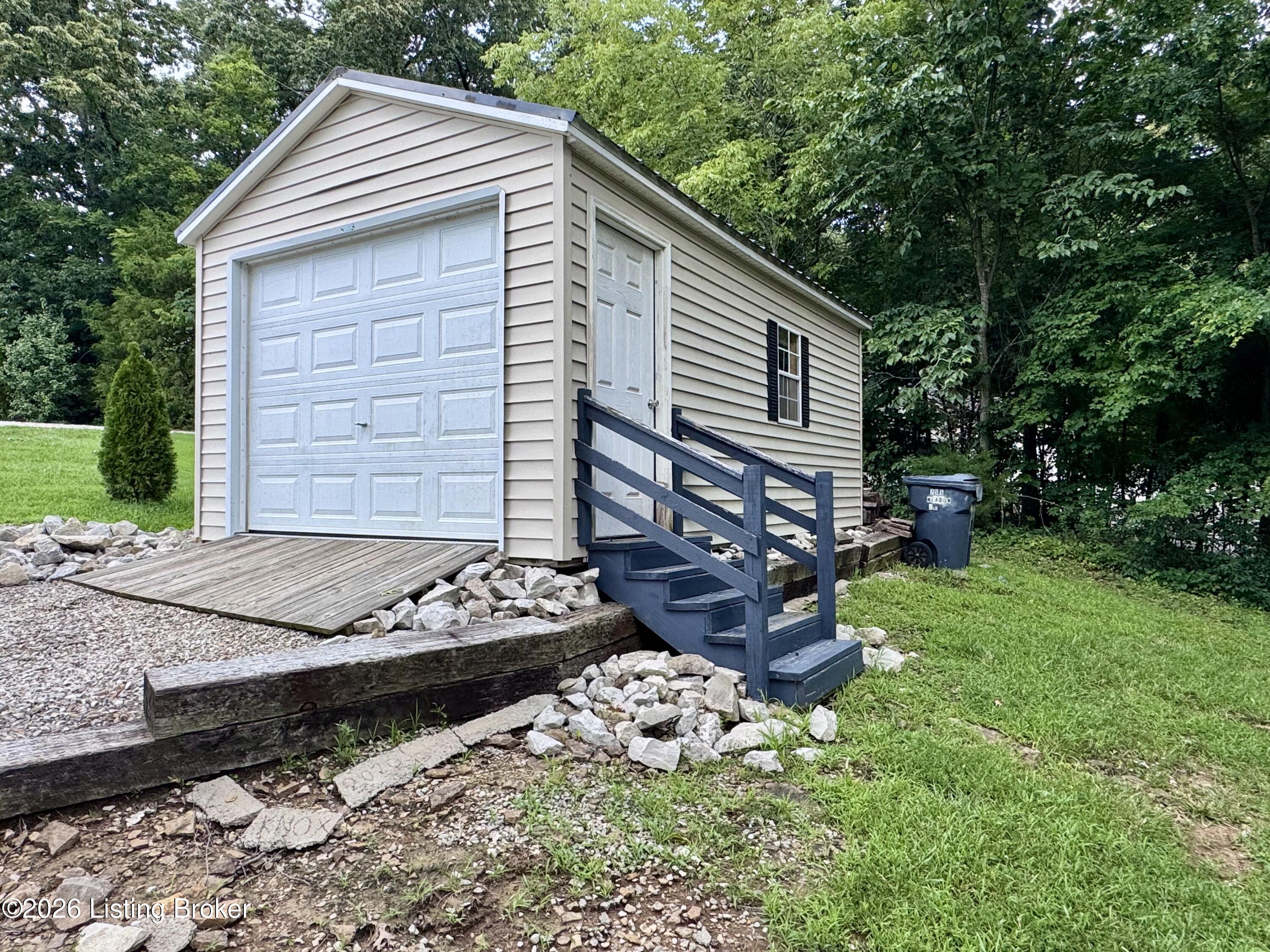 755 Meadow Lake Ln Property Photo 8