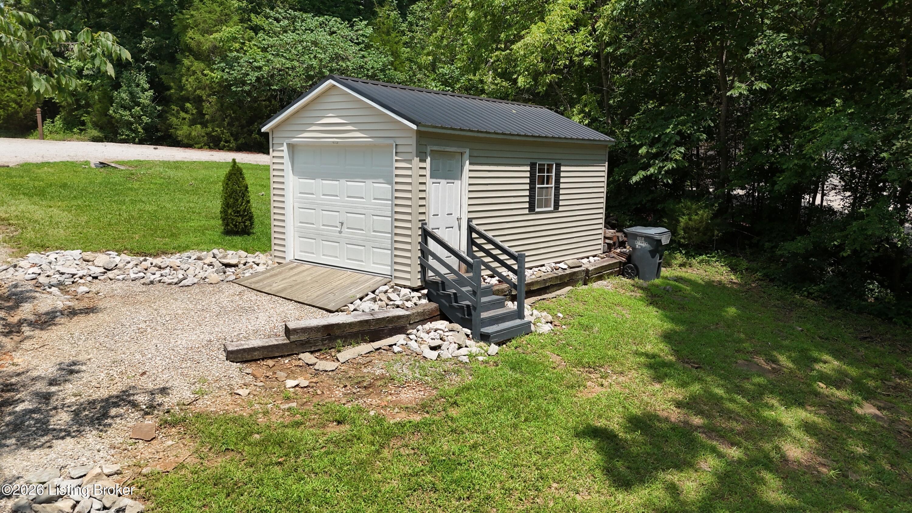 755 Meadow Lake Ln Property Photo 9